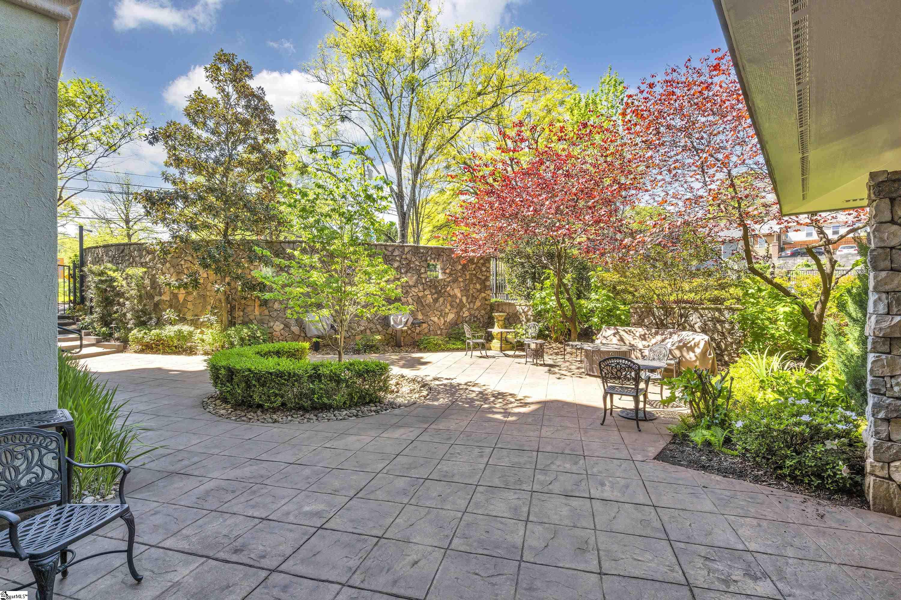 1209 E Washington Street Unit 401