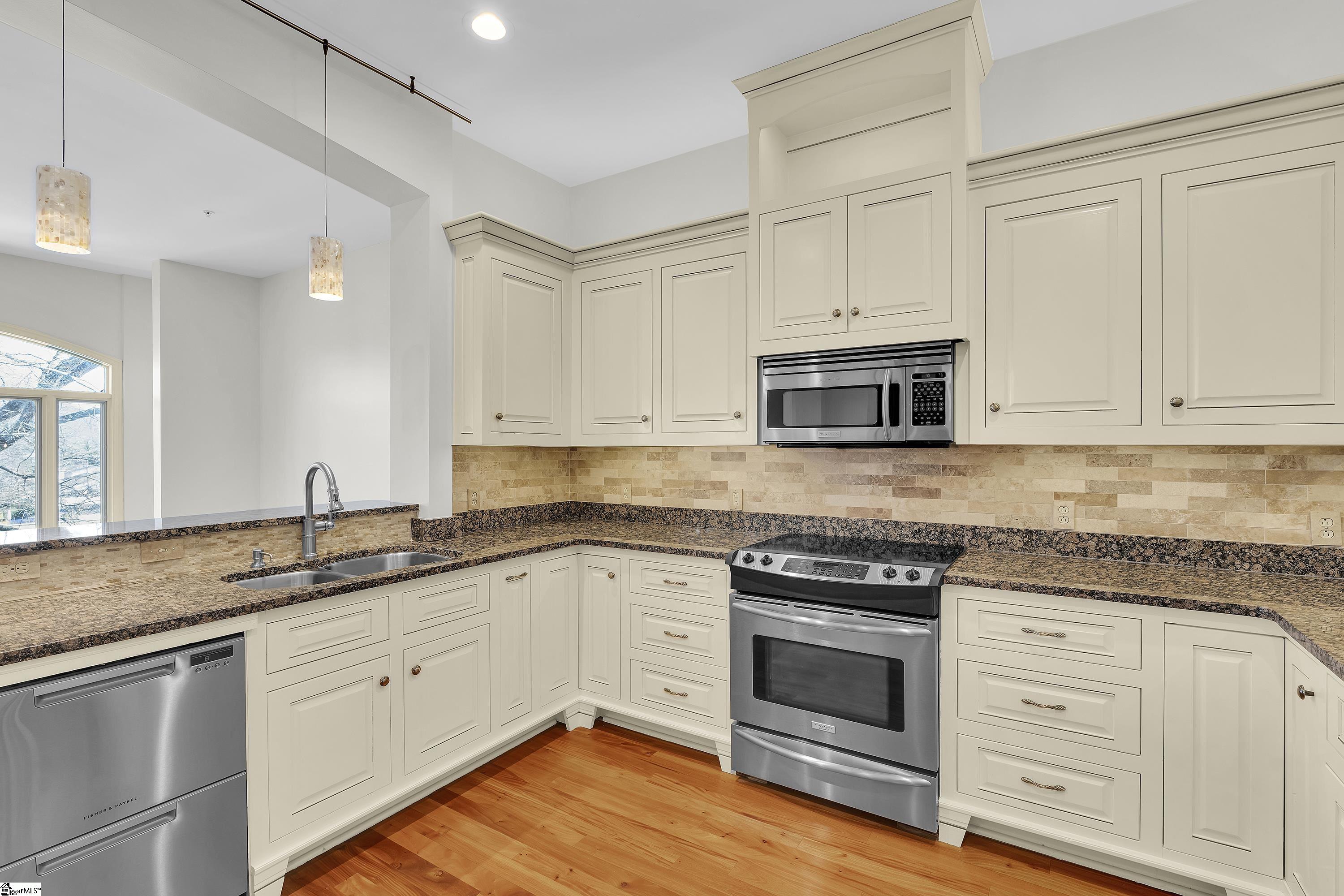 1209 E Washington Street Unit 401