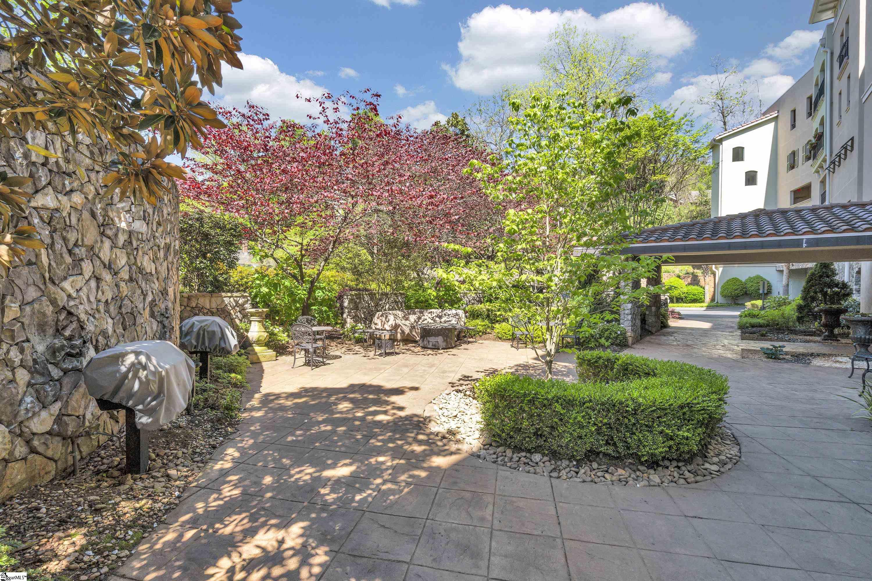 1209 E Washington Street Unit 401