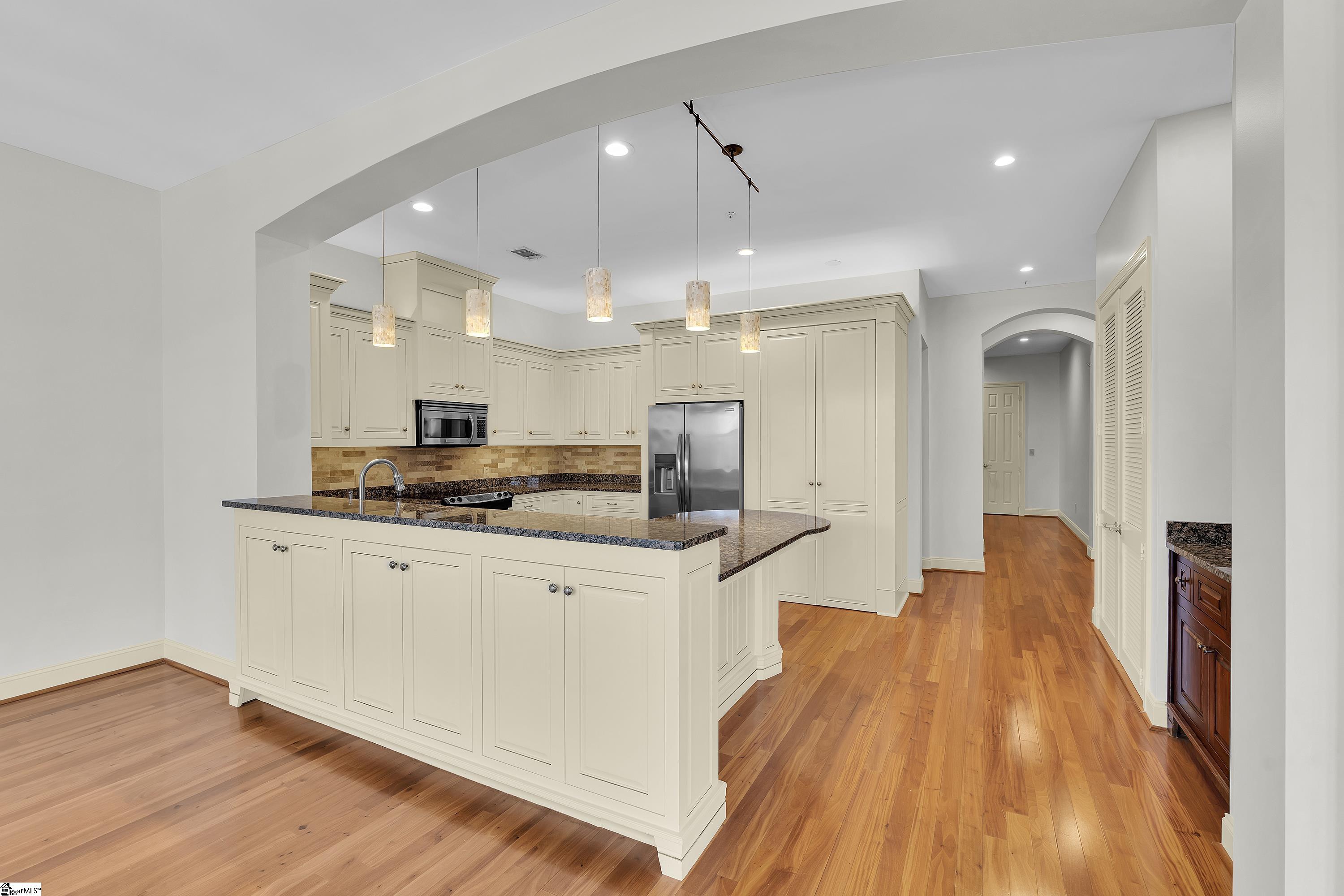 1209 E Washington Street Unit 401