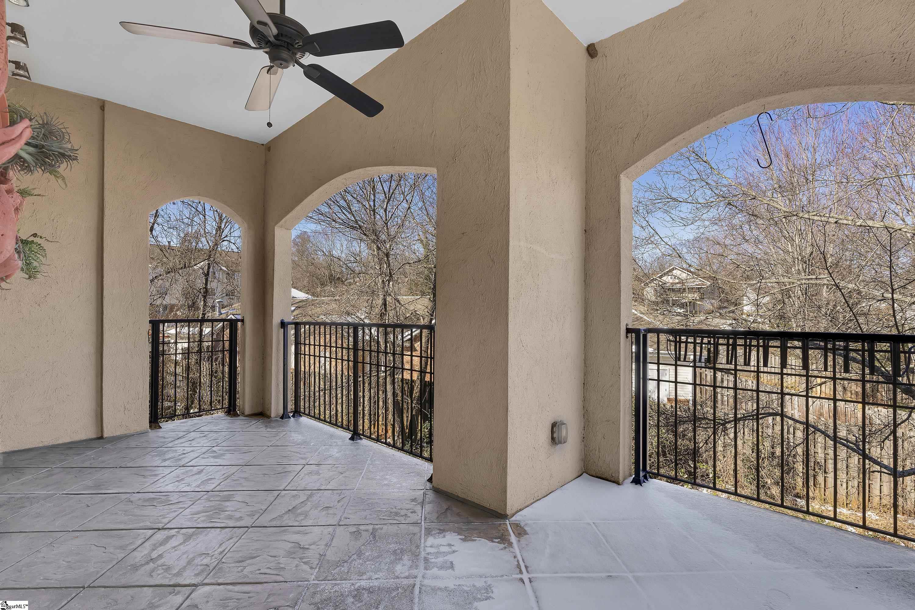 1209 E Washington Street Unit 401