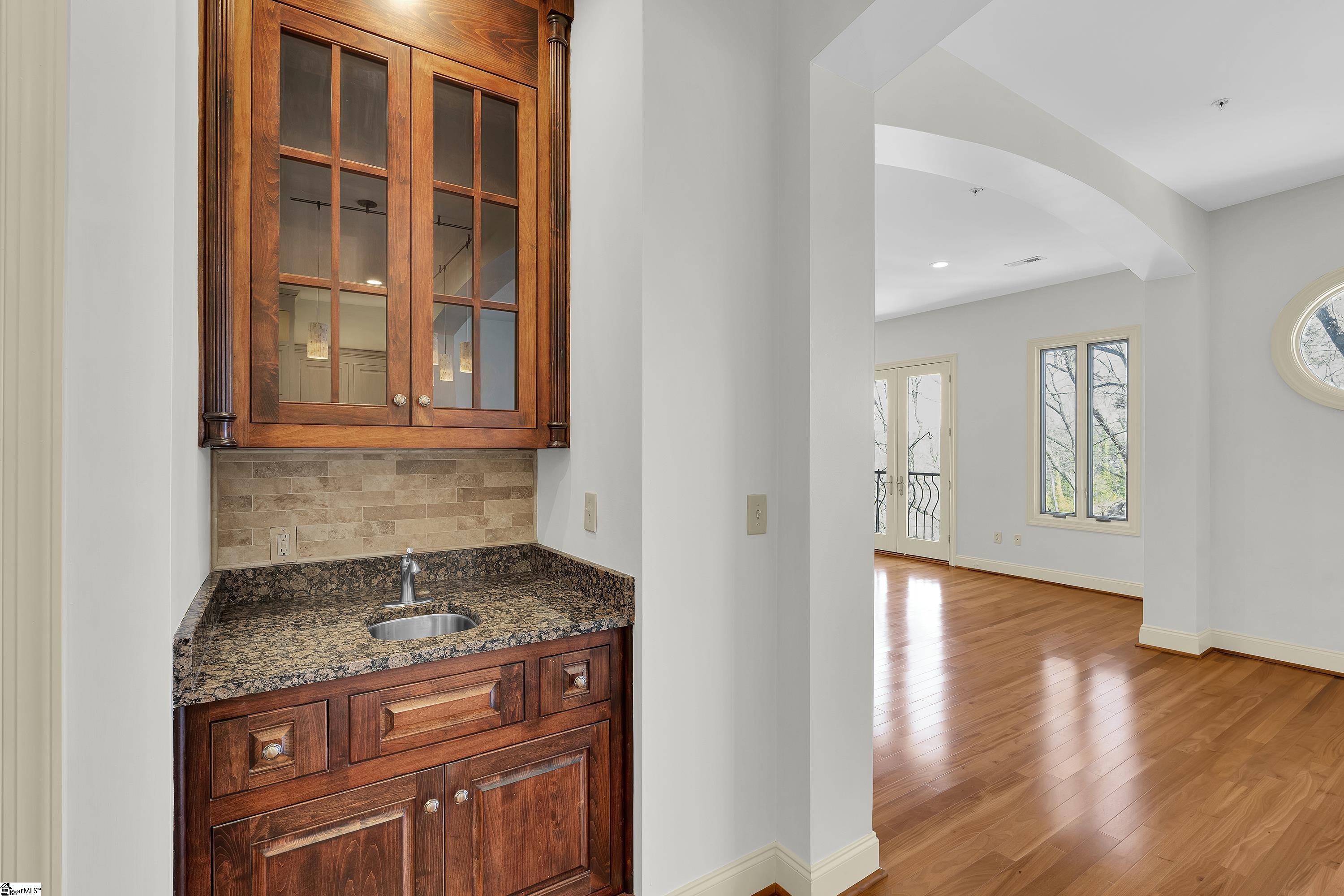 1209 E Washington Street Unit 401