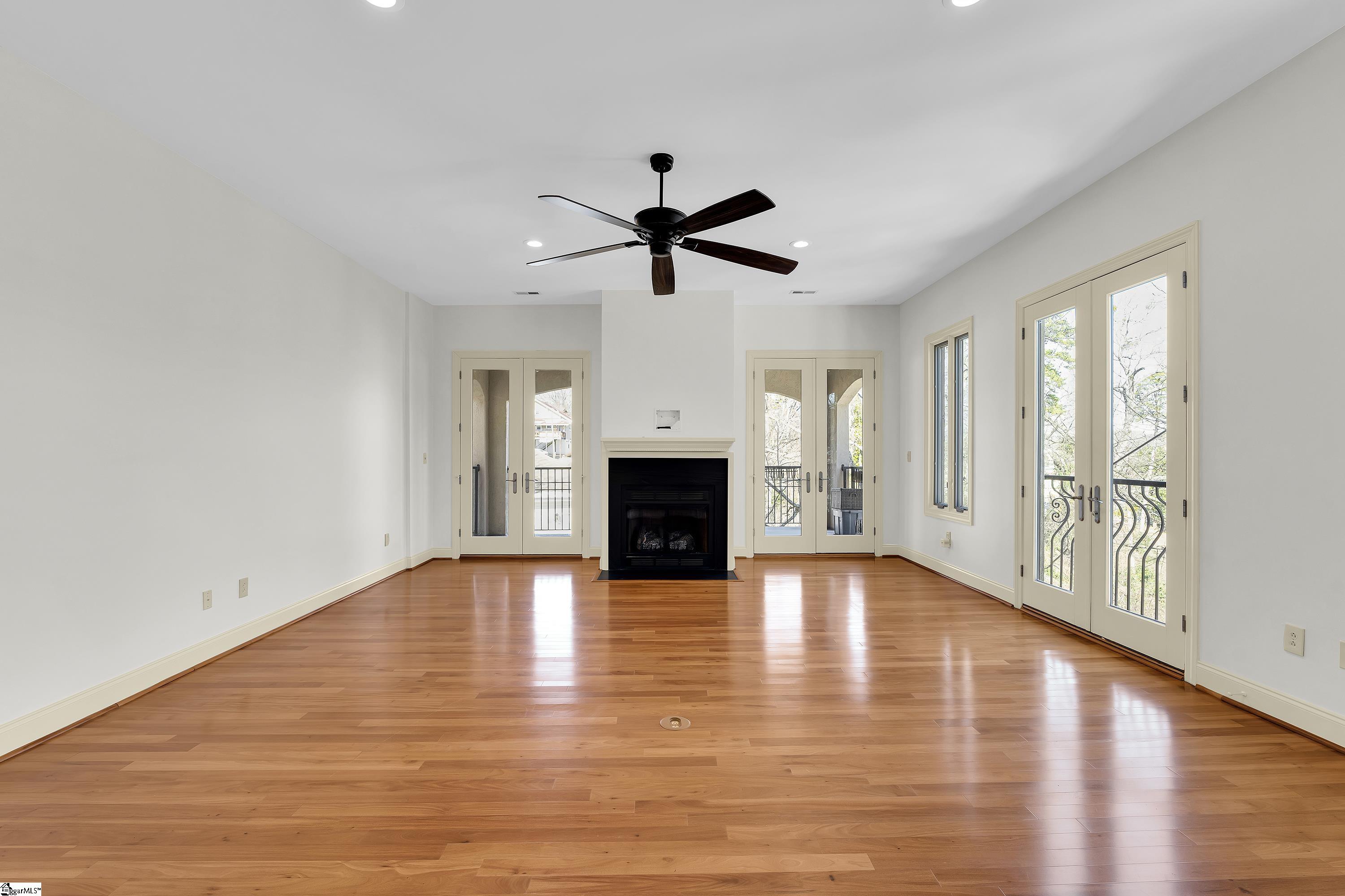 1209 E Washington Street Unit 401