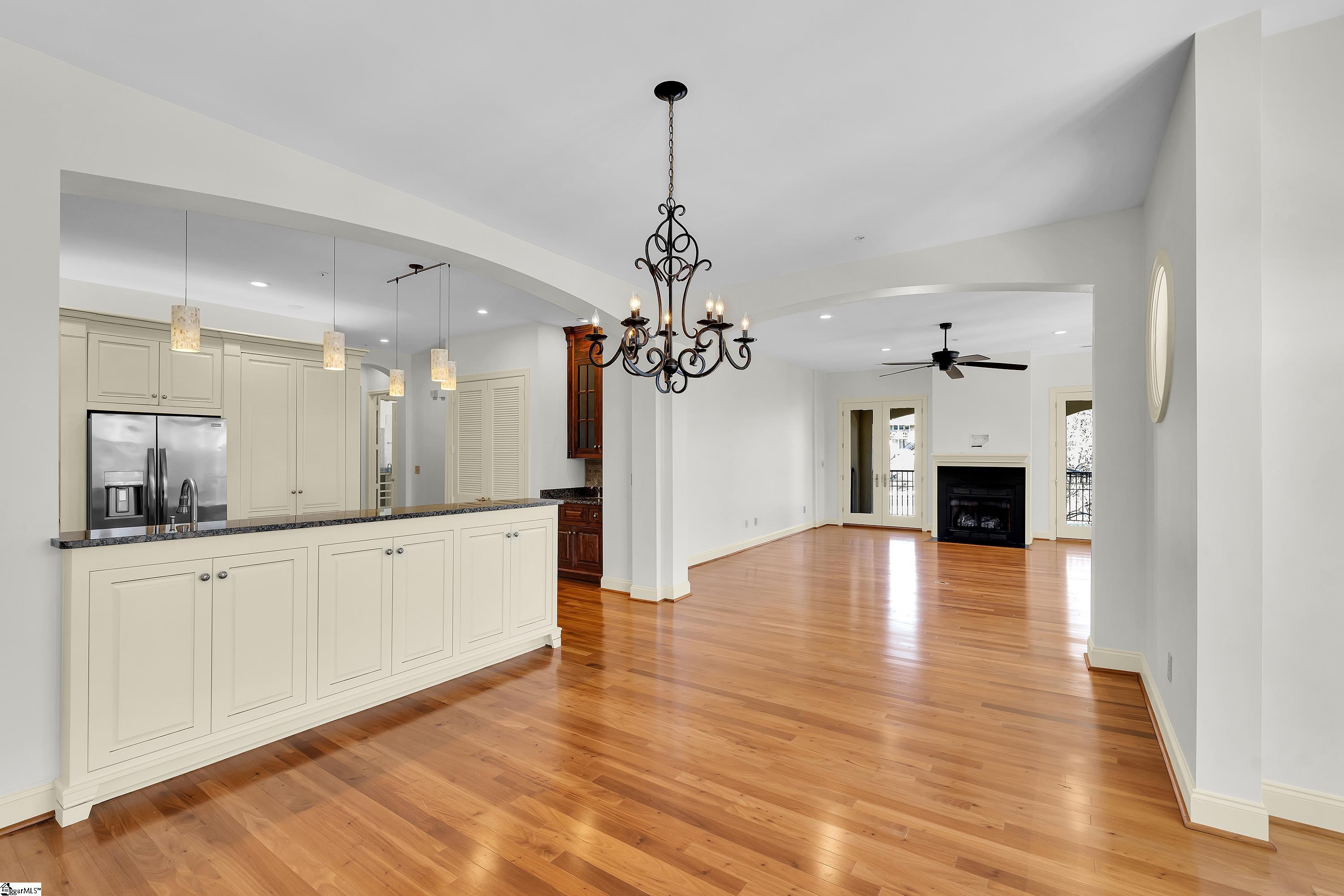 1209 E Washington Street Unit 401