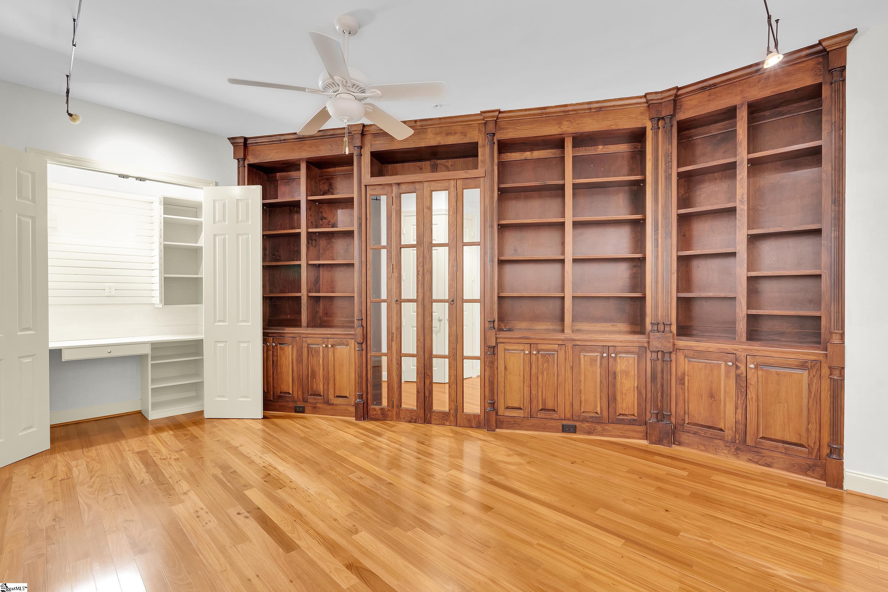 1209 E Washington Street Unit 401