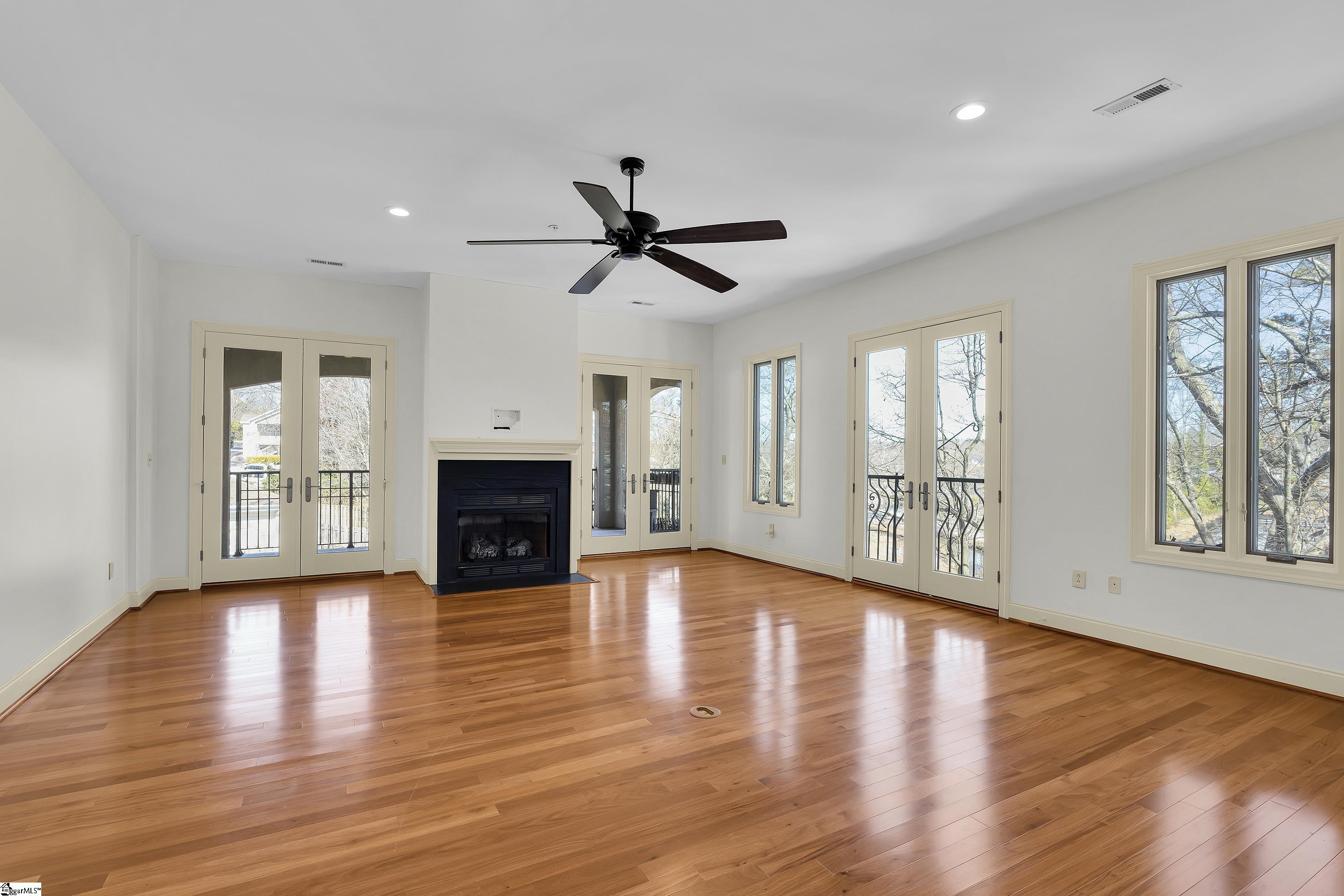 1209 E Washington Street Unit 401