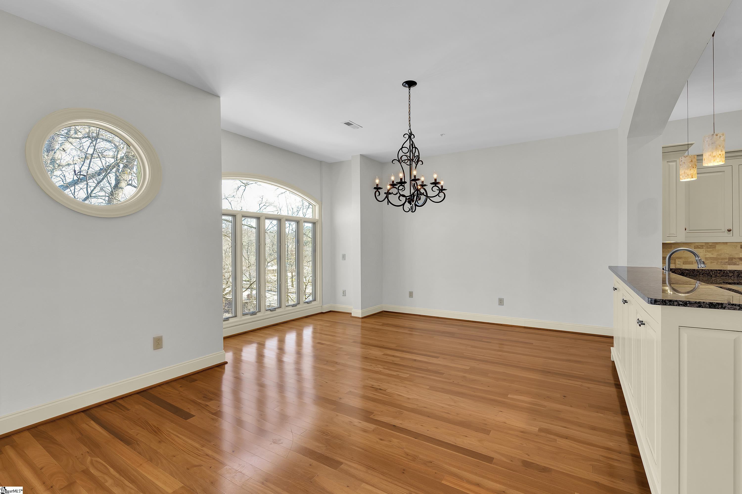 1209 E Washington Street Unit 401