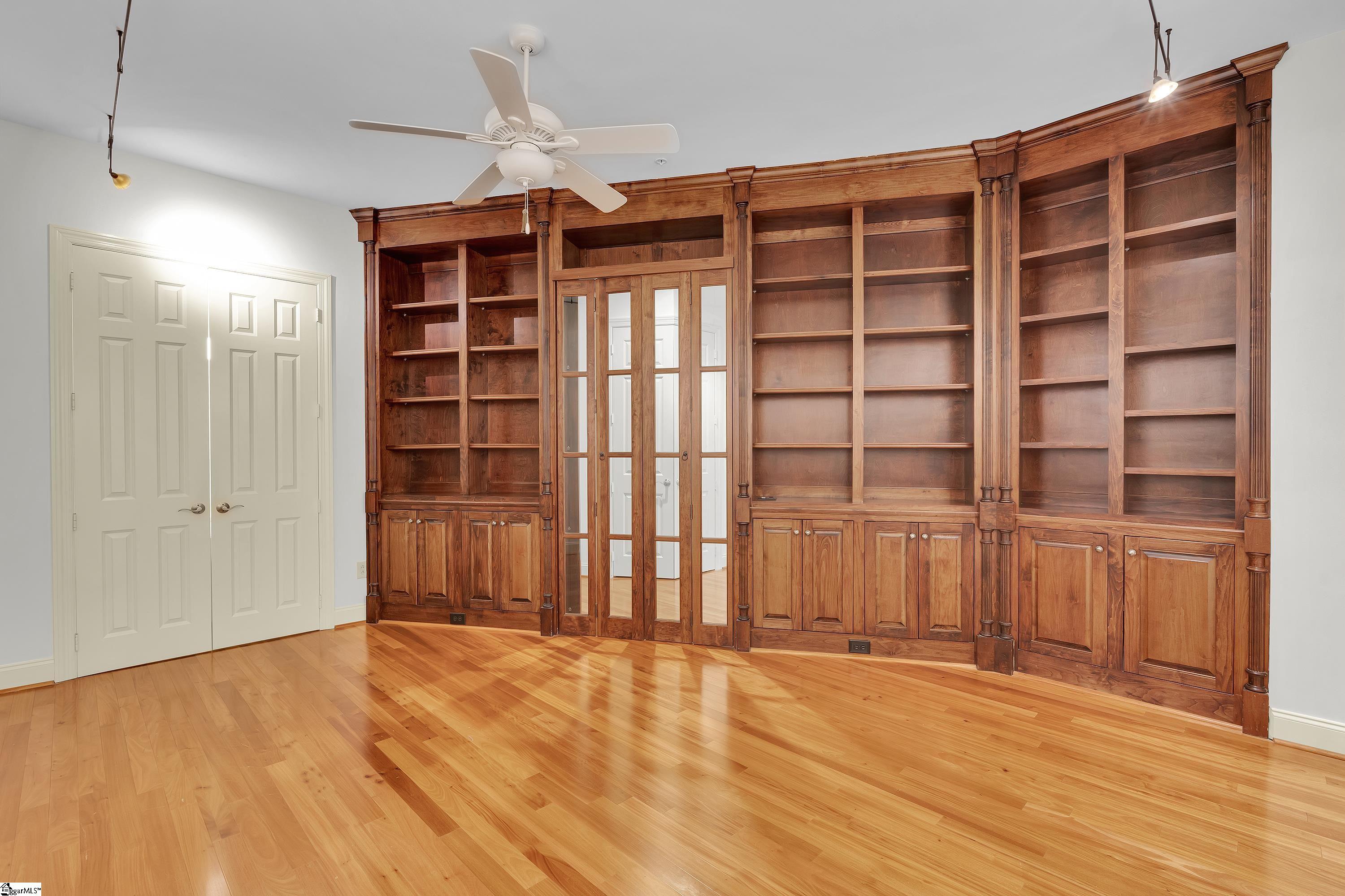 1209 E Washington Street Unit 401