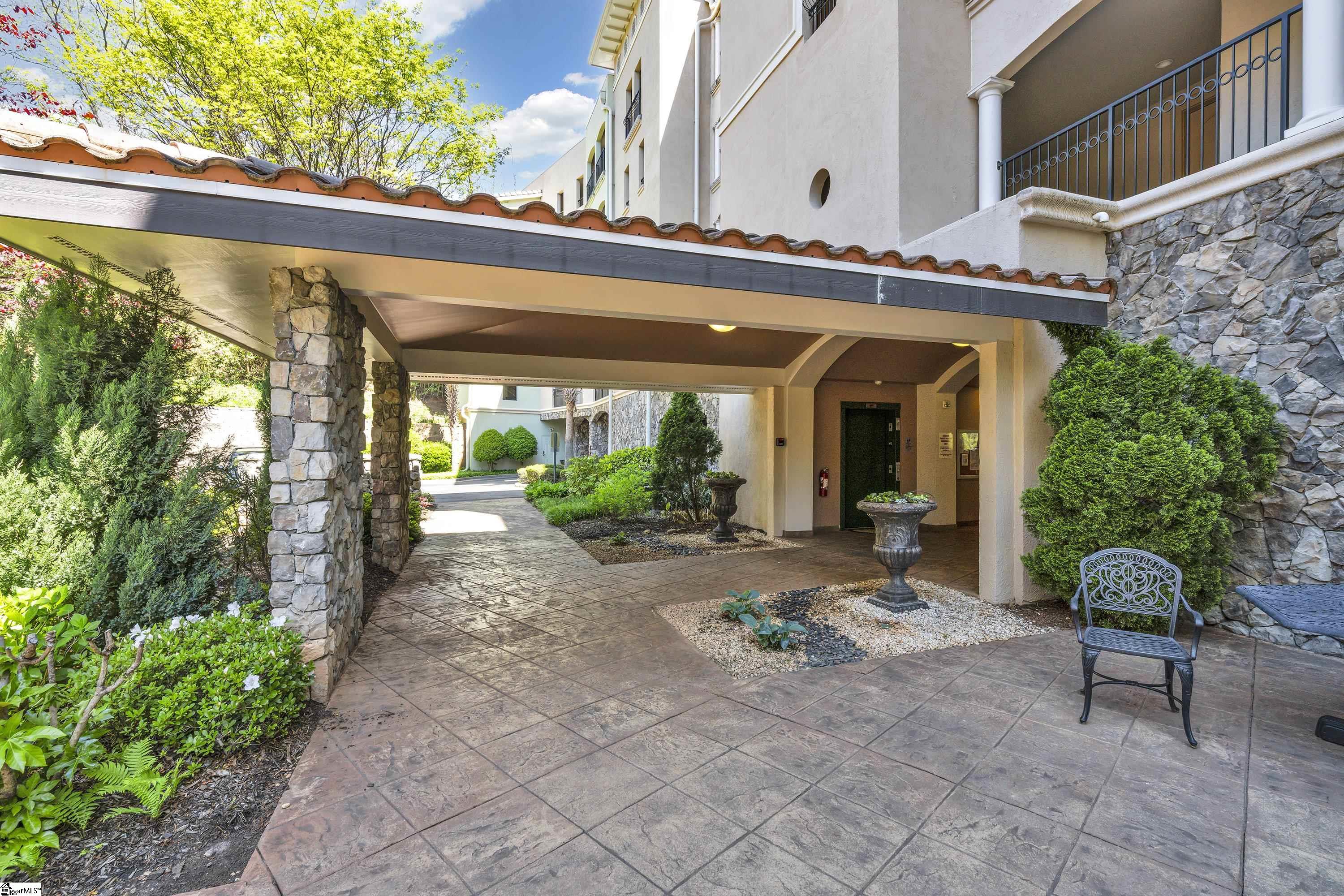 1209 E Washington Street Unit 401