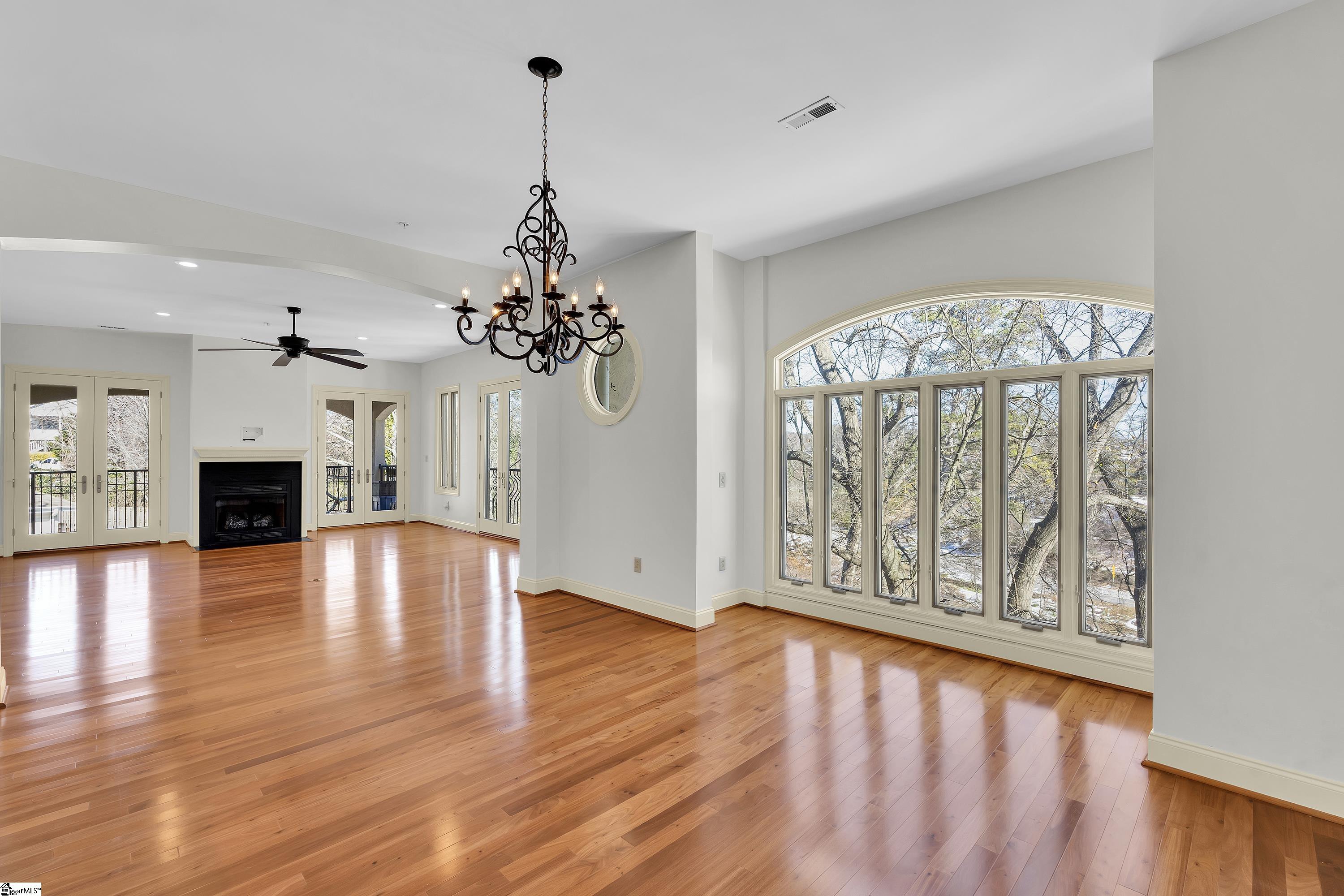 1209 E Washington Street Unit 401