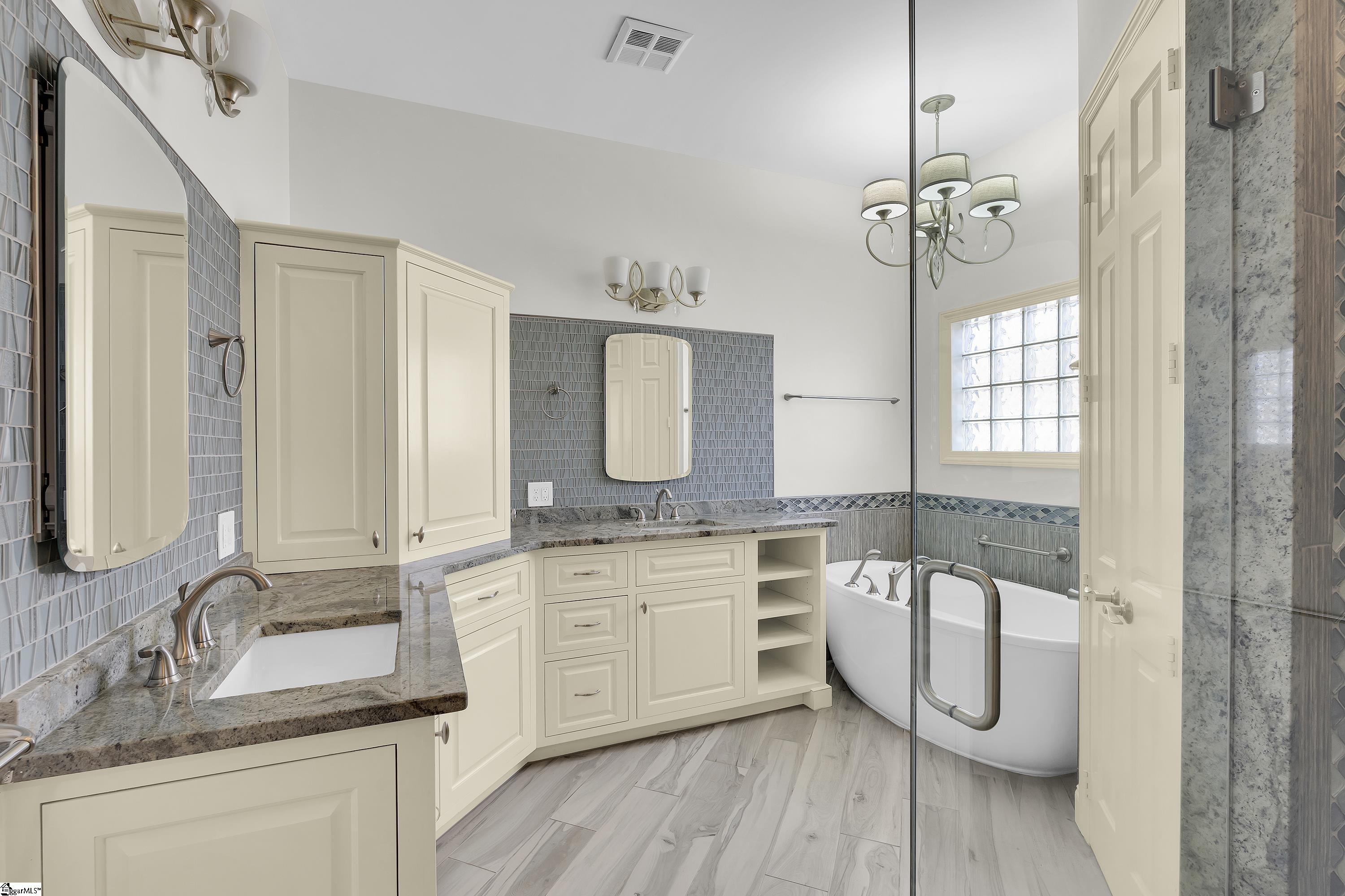 1209 E Washington Street Unit 401