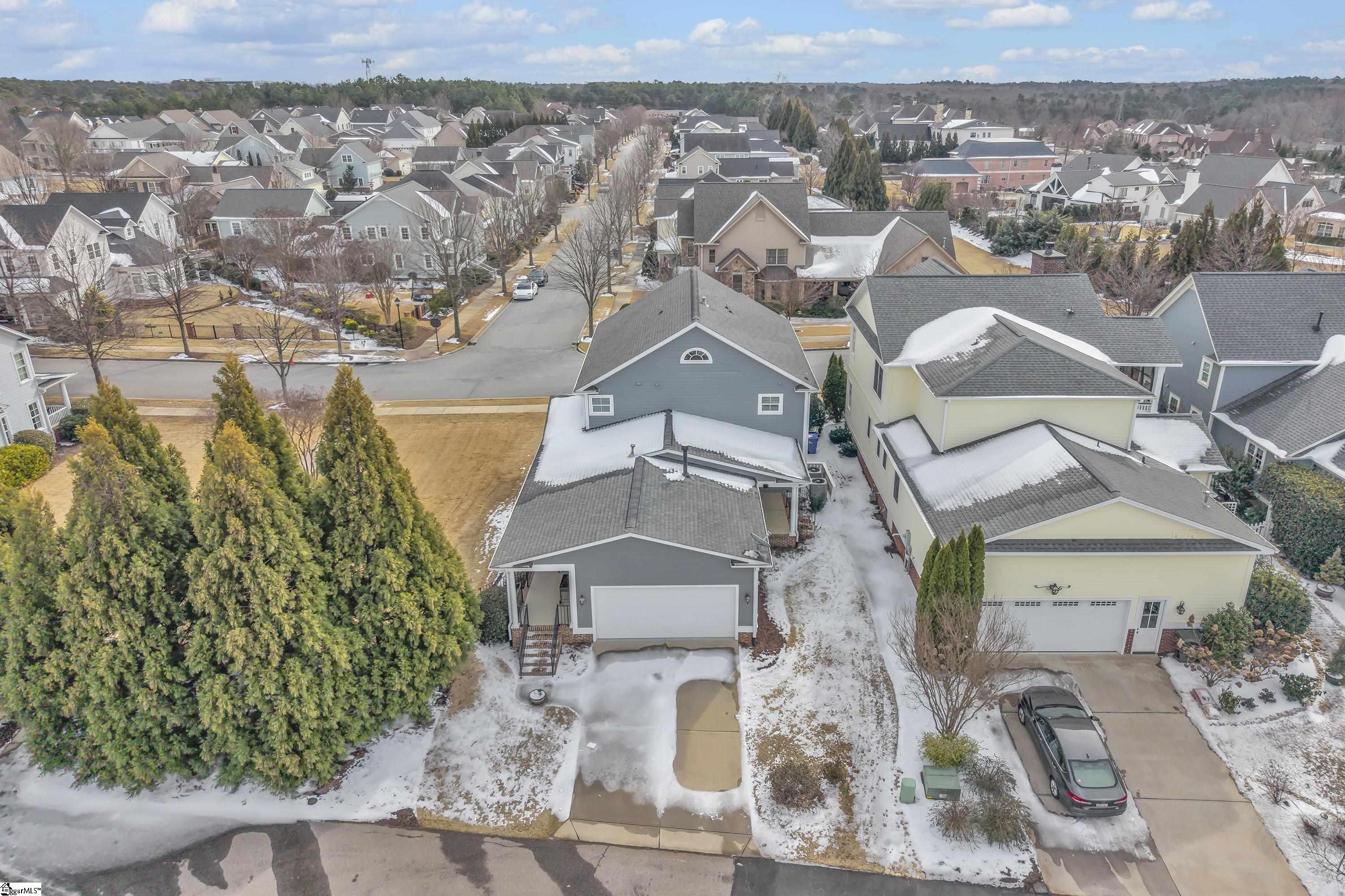 102 Hollingsworth Drive