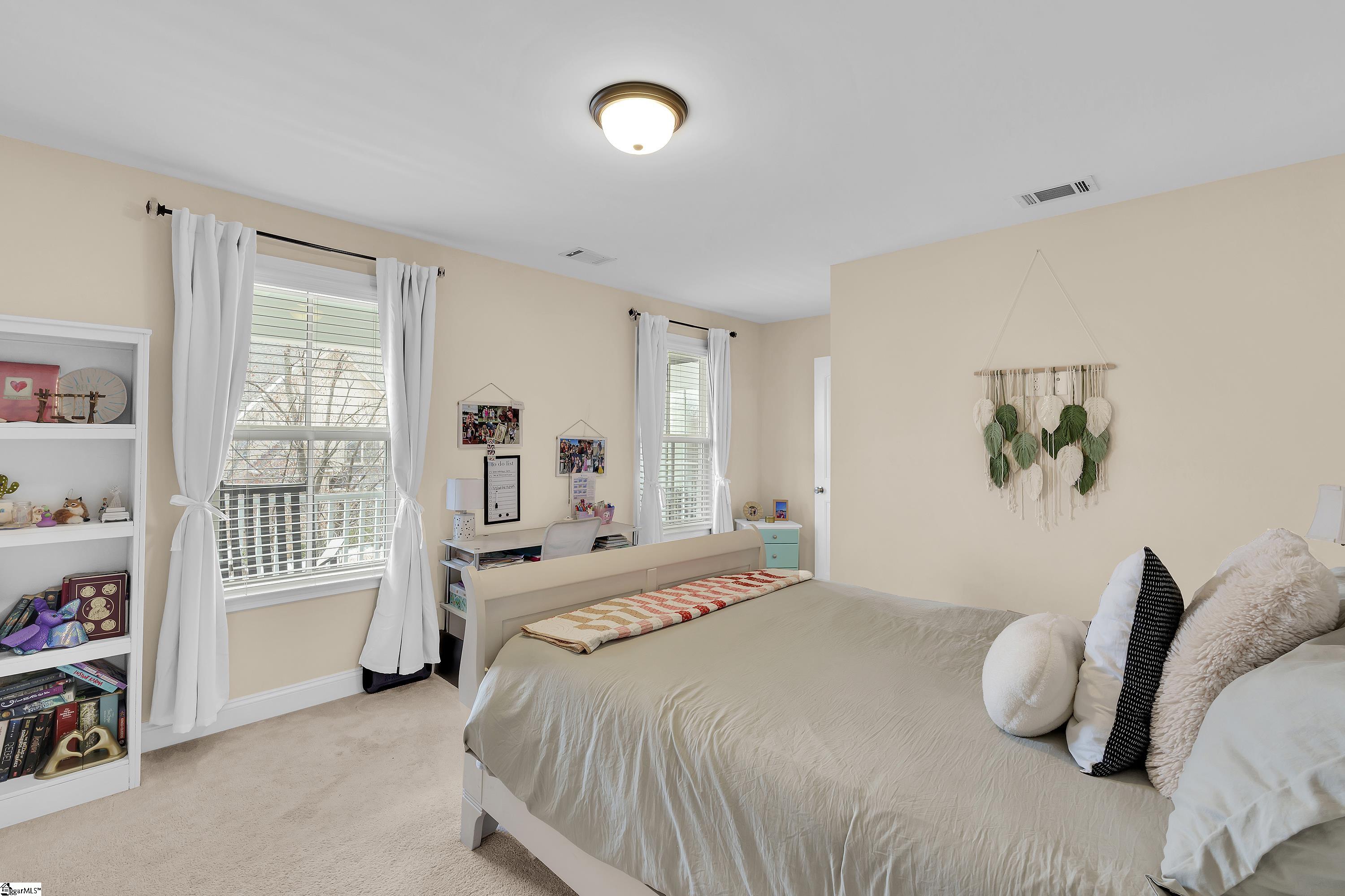 102 Hollingsworth Drive