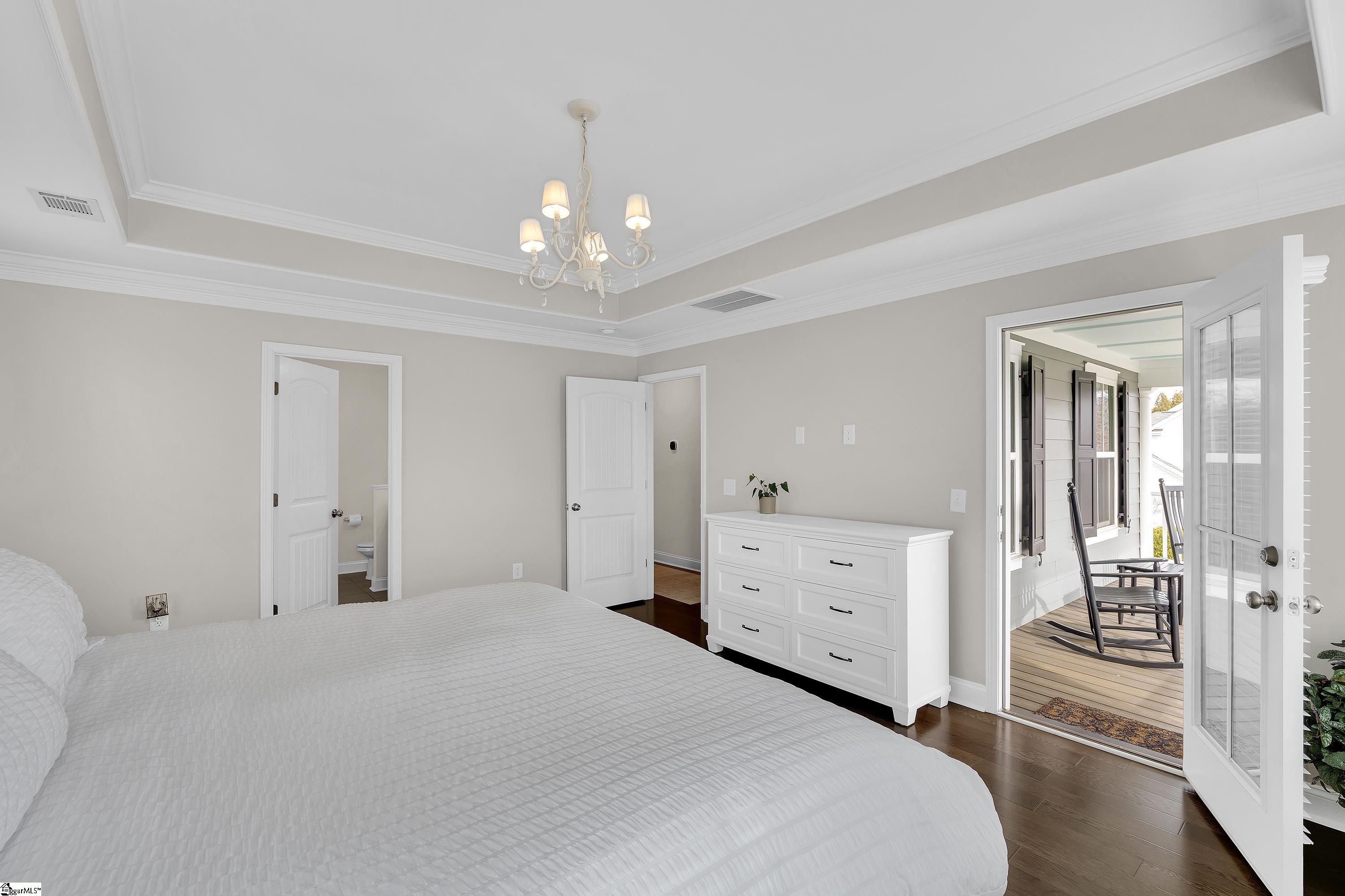 102 Hollingsworth Drive