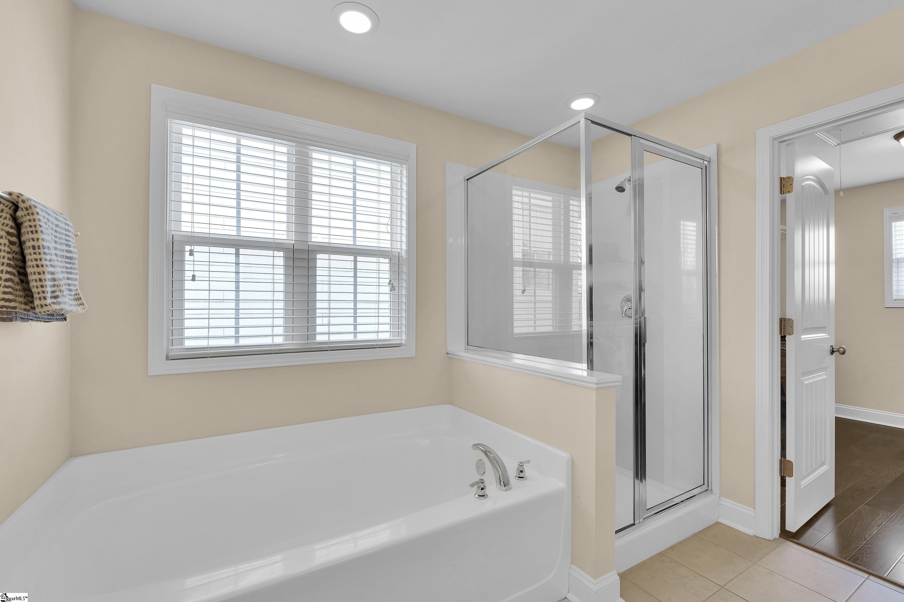 102 Hollingsworth Drive