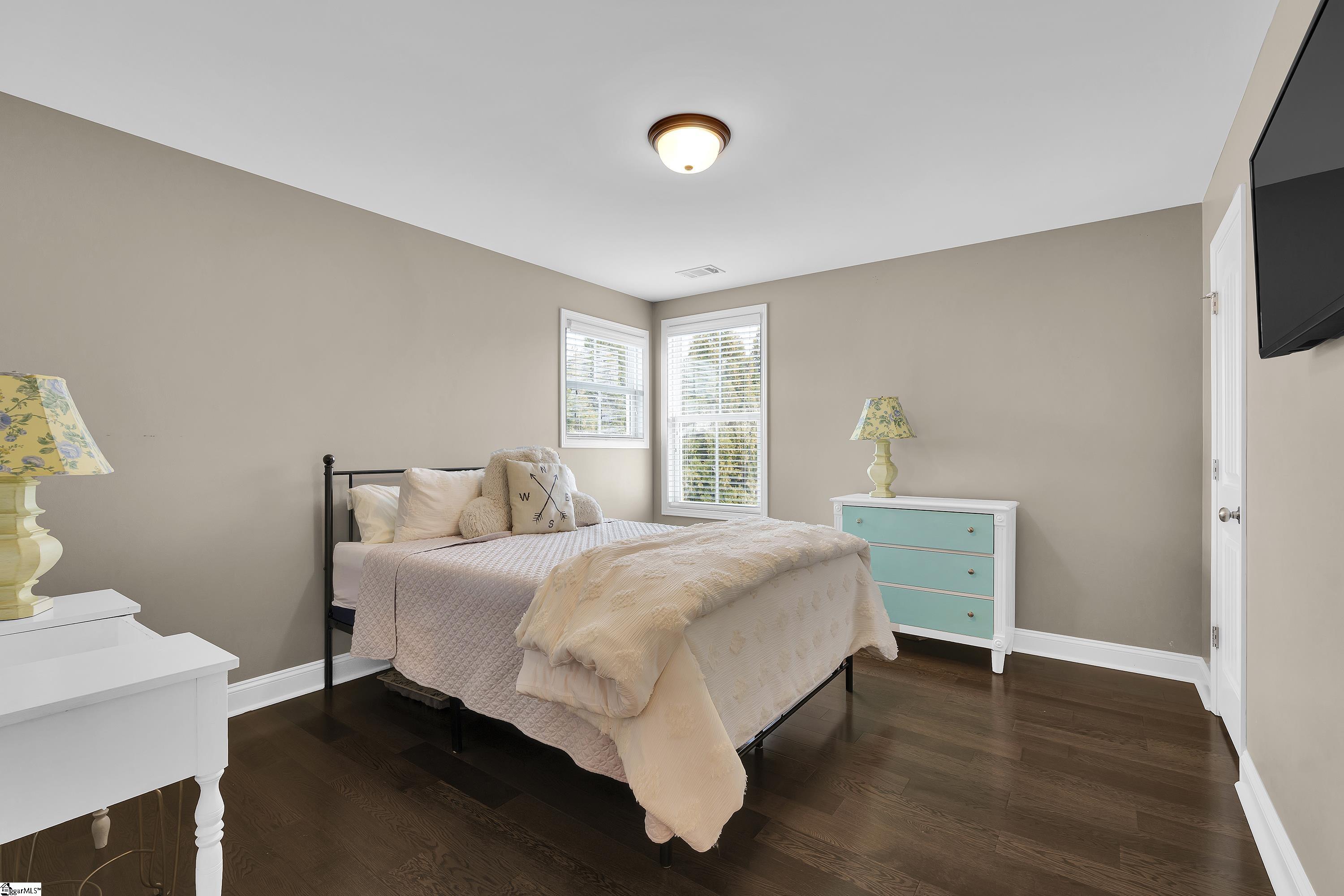 102 Hollingsworth Drive