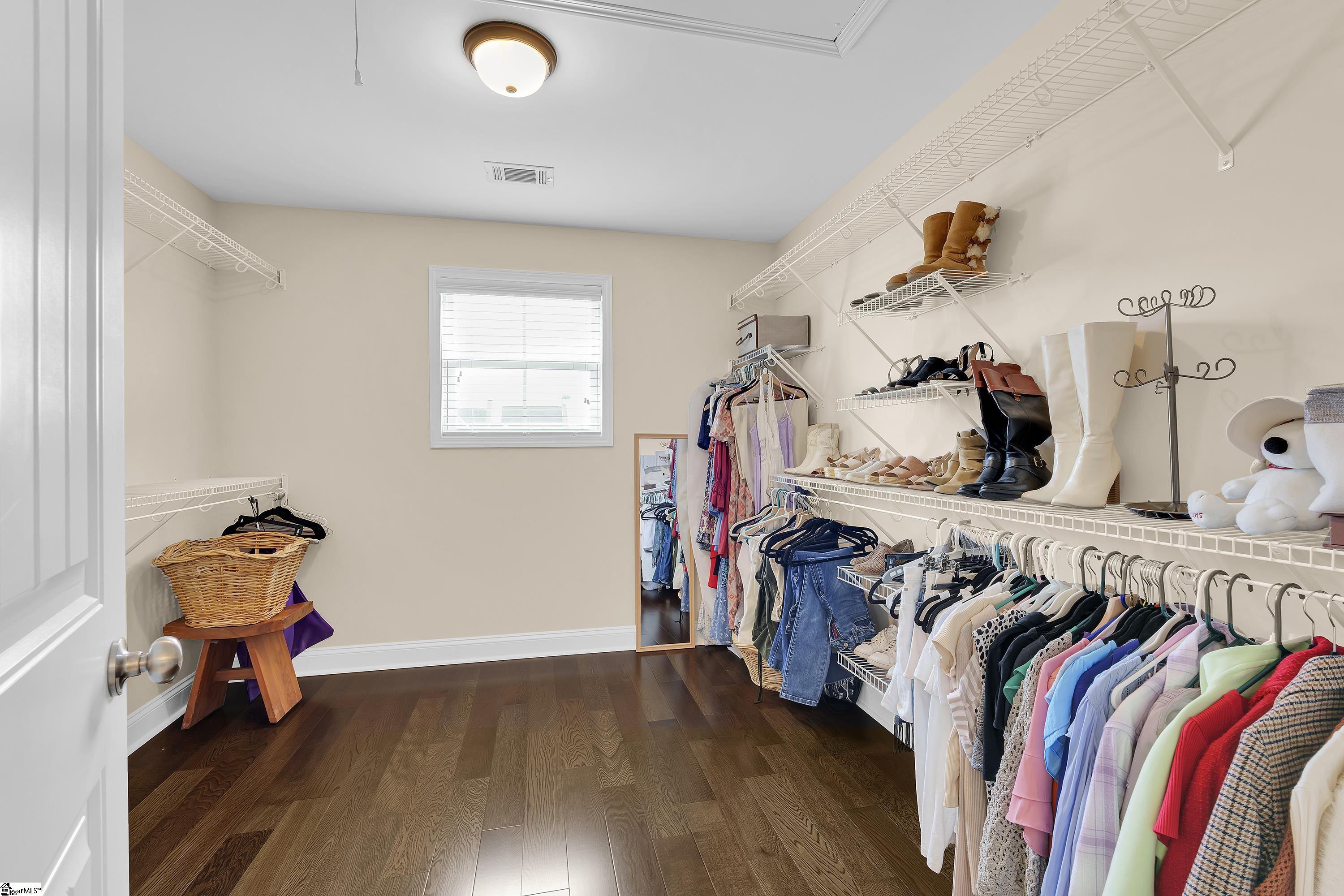 102 Hollingsworth Drive