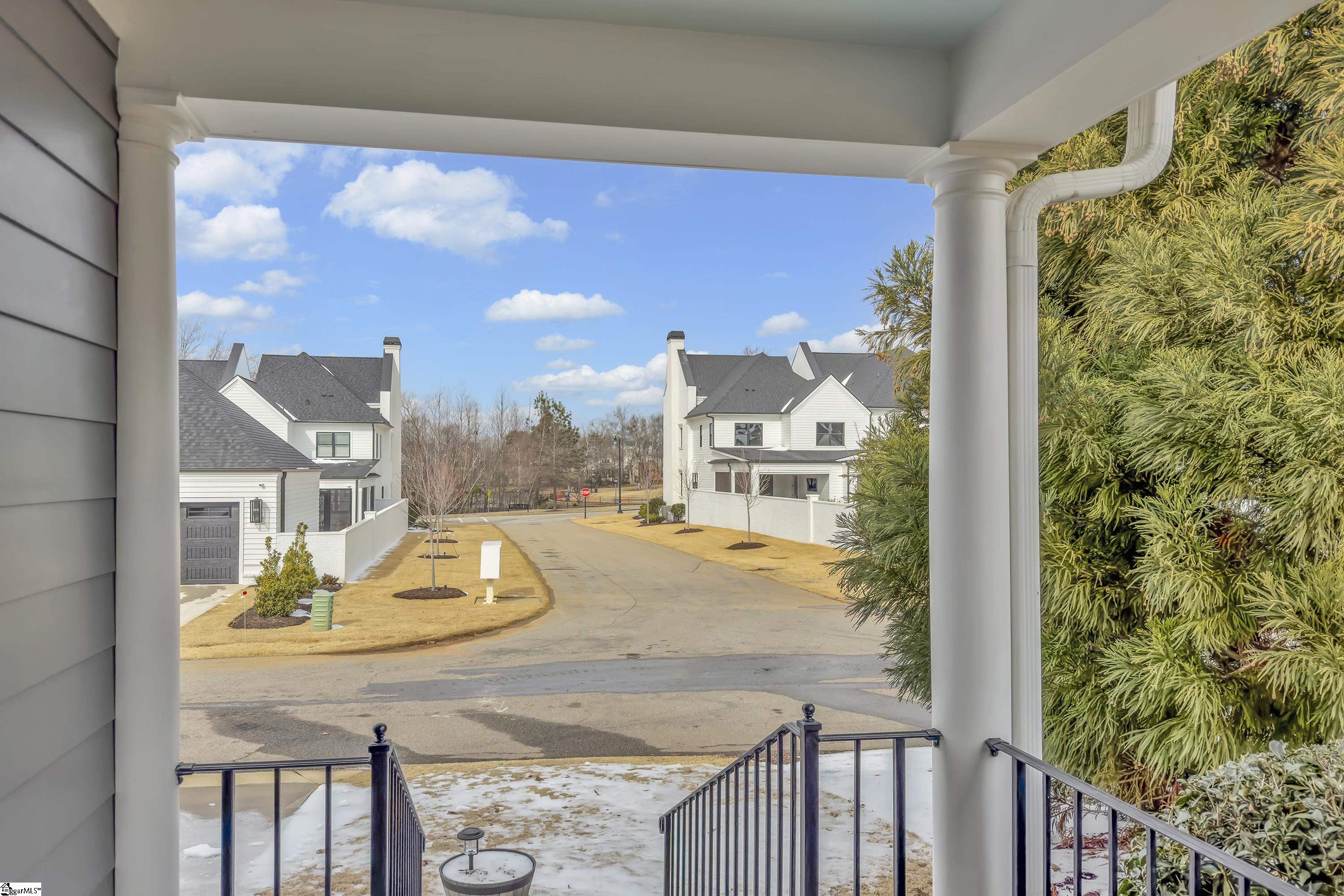 102 Hollingsworth Drive