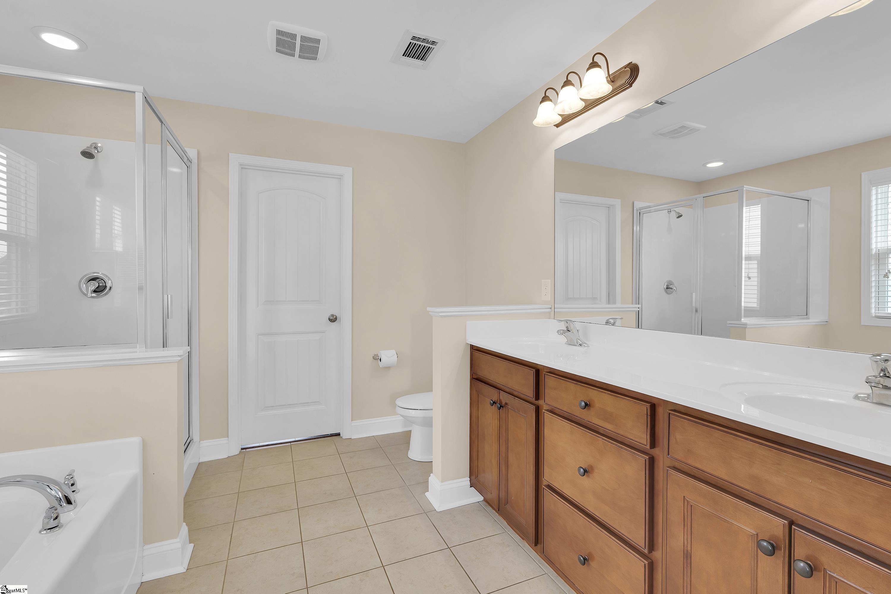 102 Hollingsworth Drive