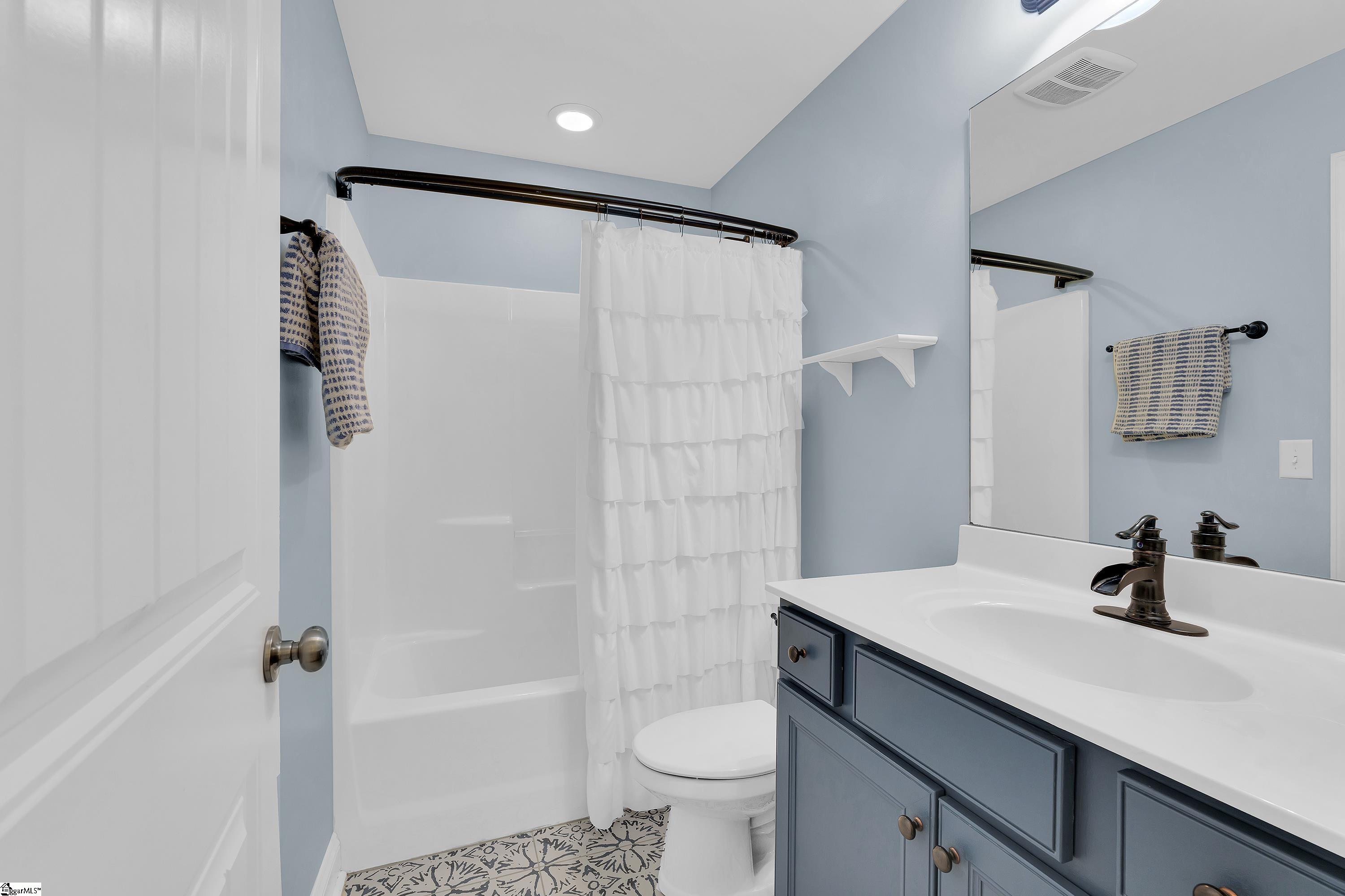 102 Hollingsworth Drive