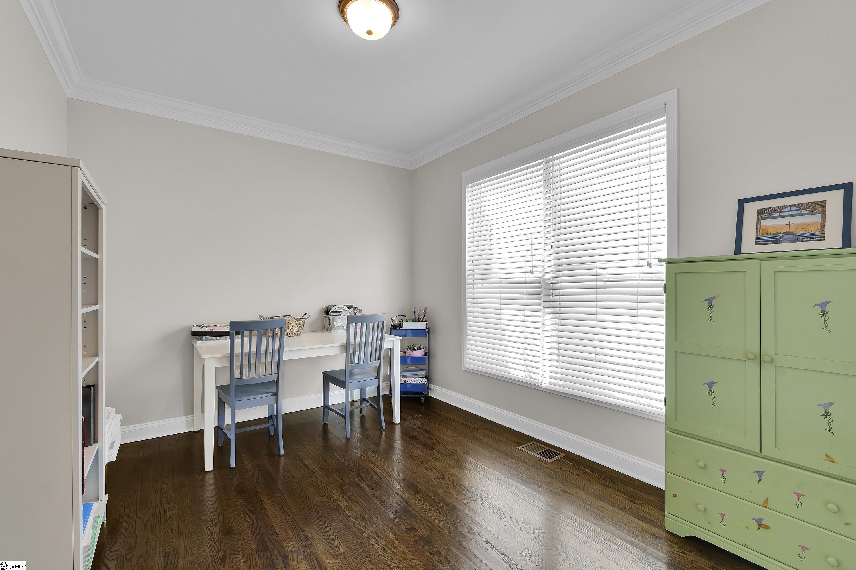 102 Hollingsworth Drive