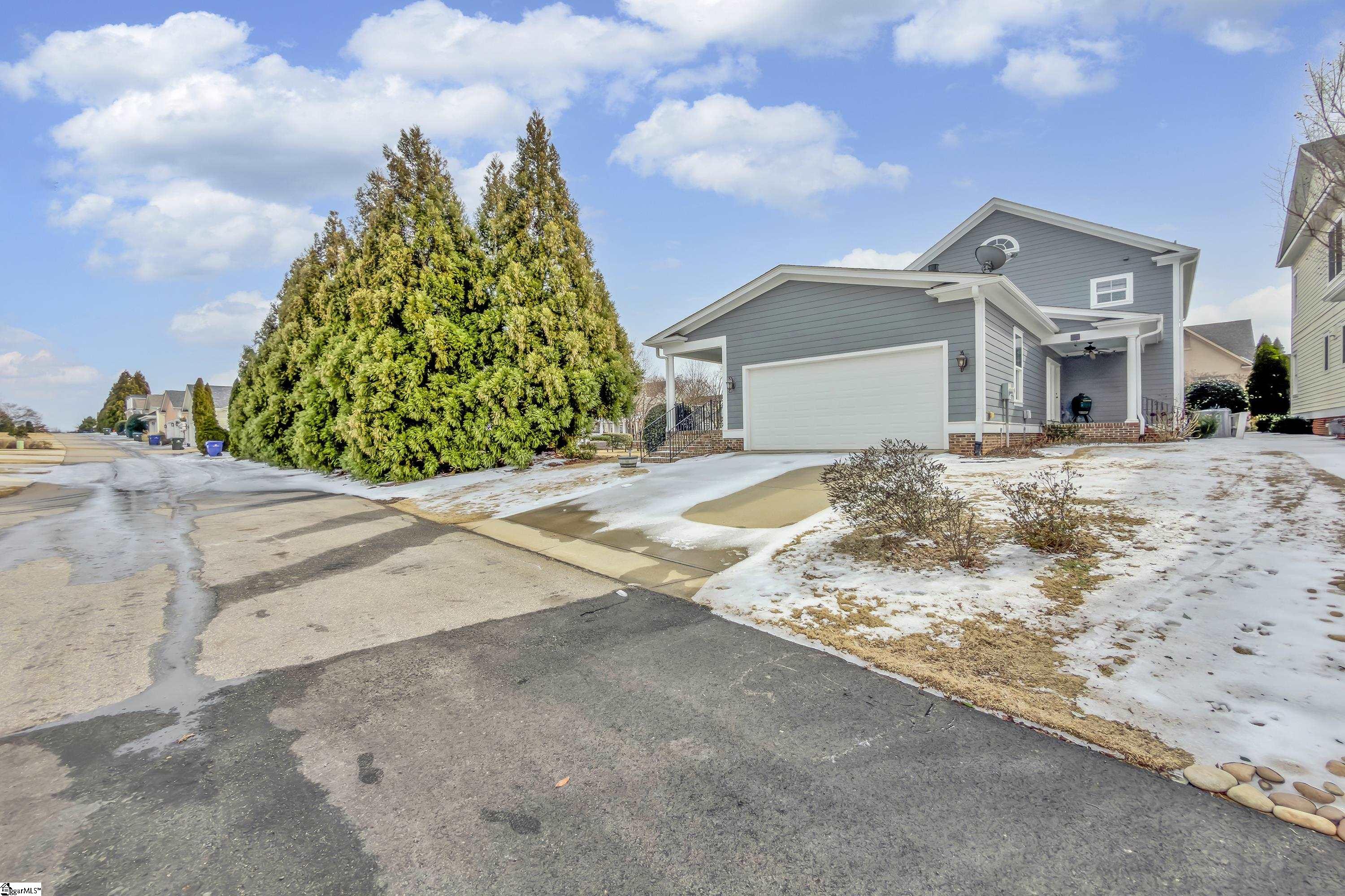 102 Hollingsworth Drive