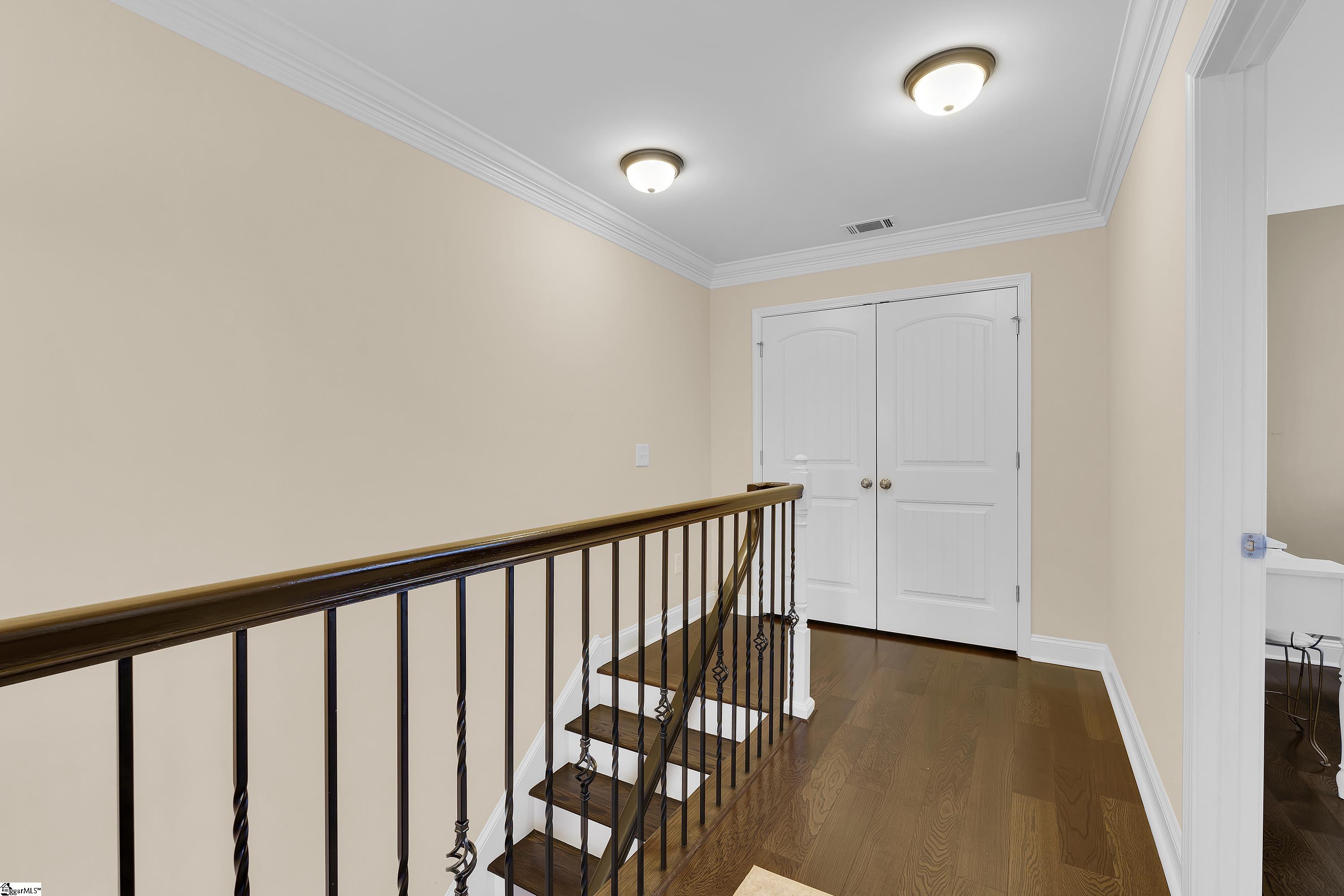 102 Hollingsworth Drive