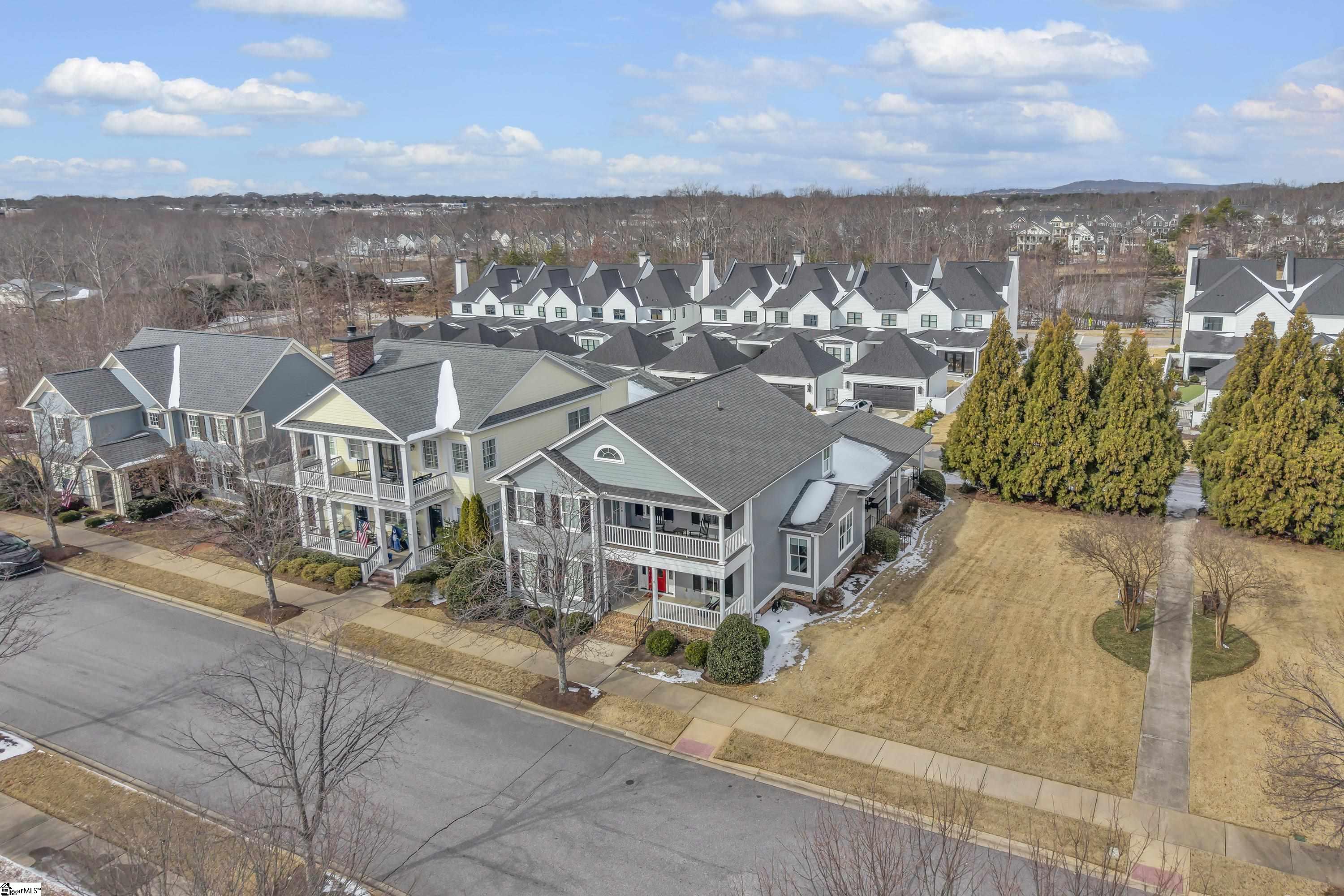 102 Hollingsworth Drive