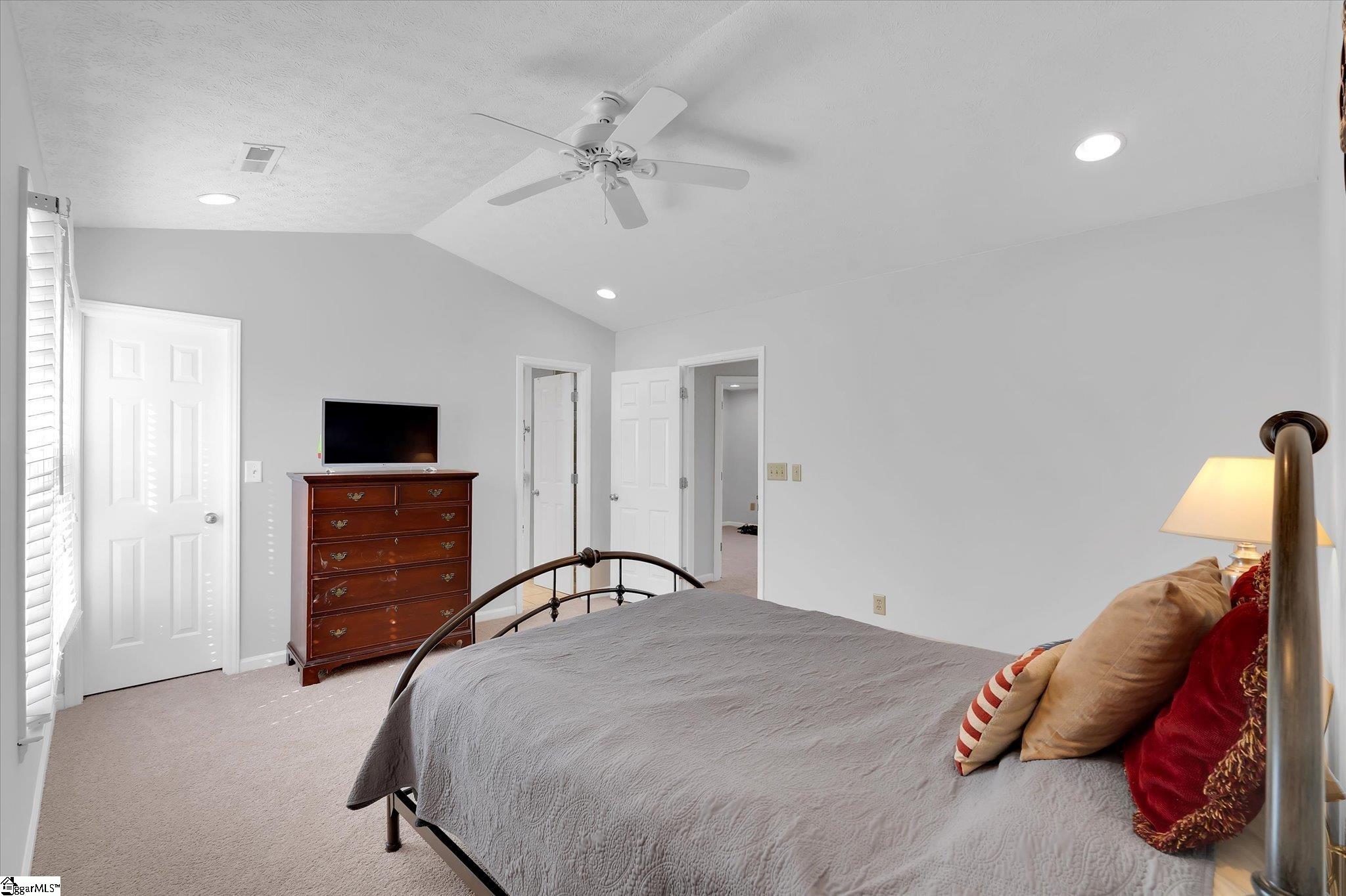 40 Wood Pointe Drive