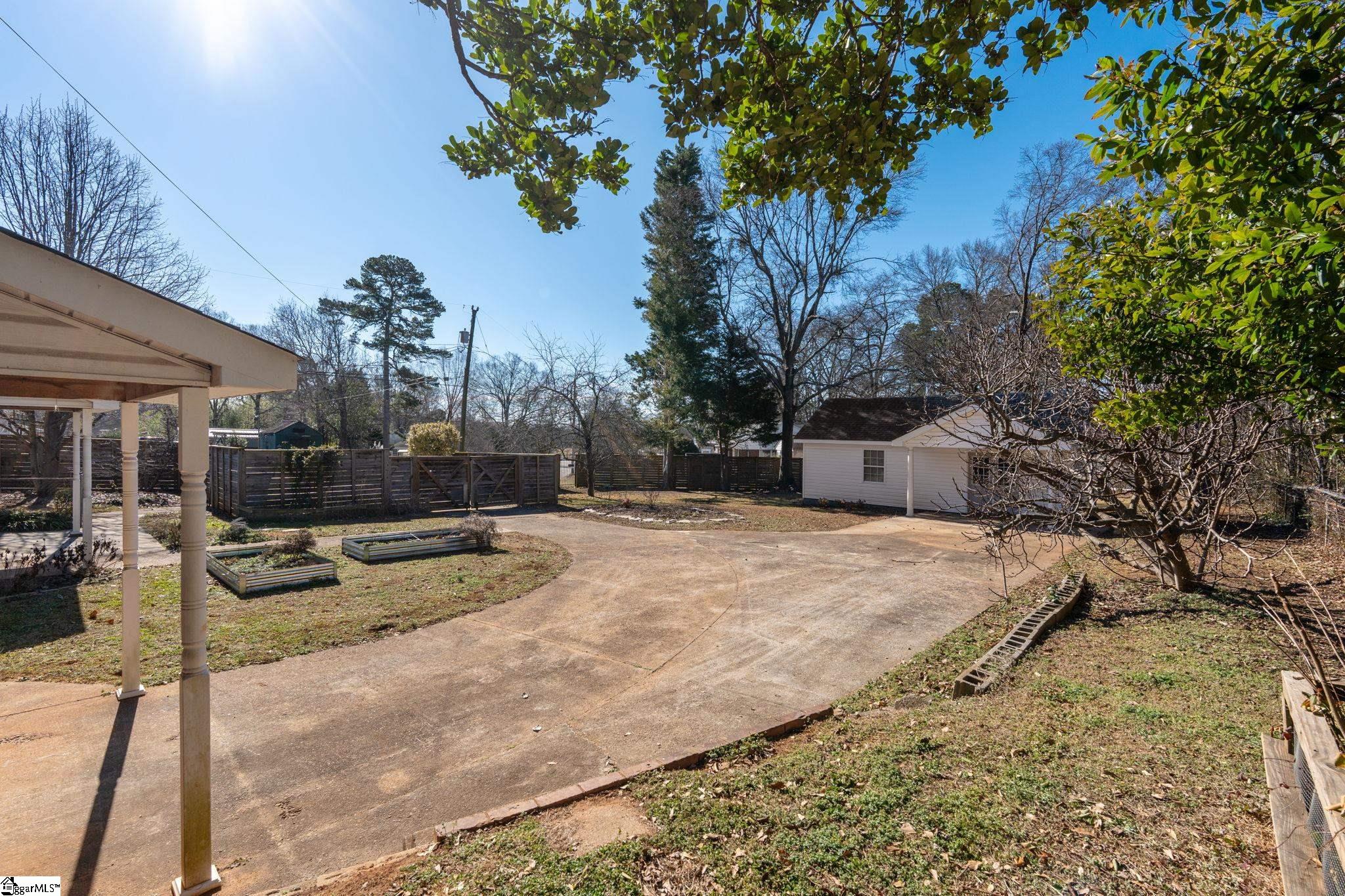 1801 Pleasantburg Drive