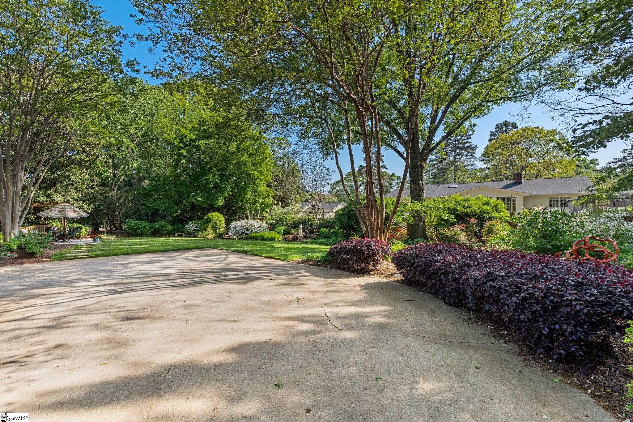 416 E Seven Oaks Drive