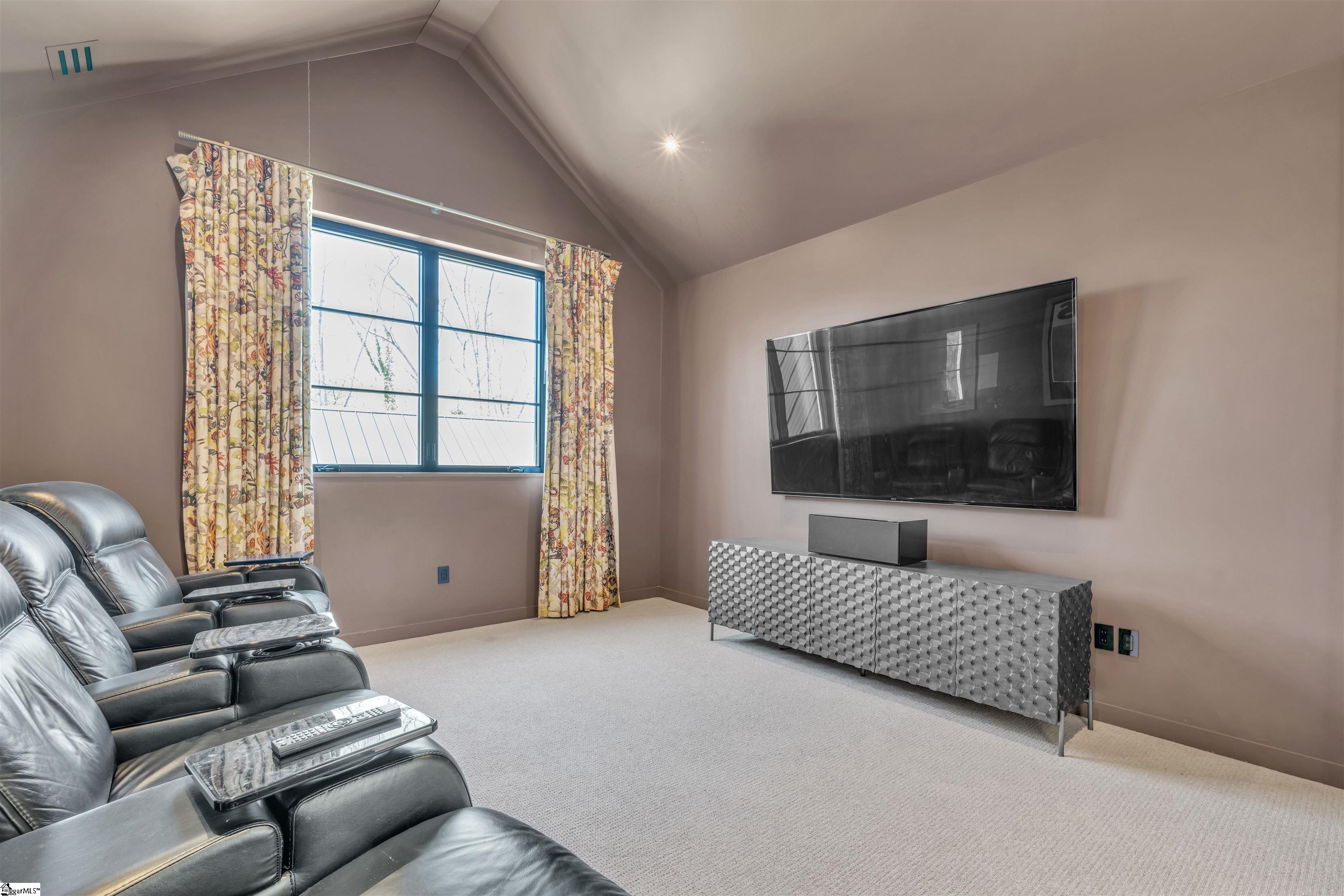 32 Gardenview Avenue