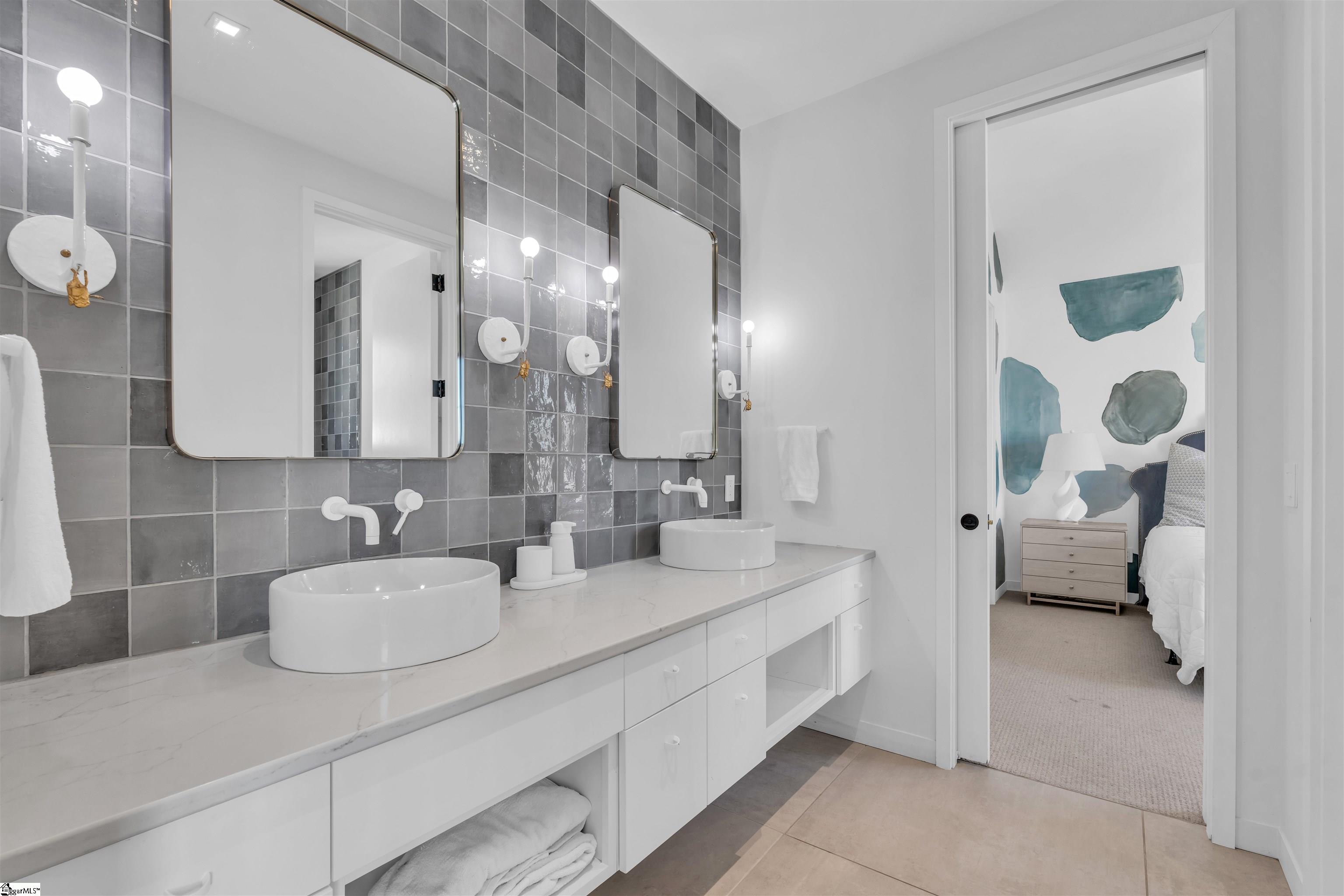 32 Gardenview Avenue