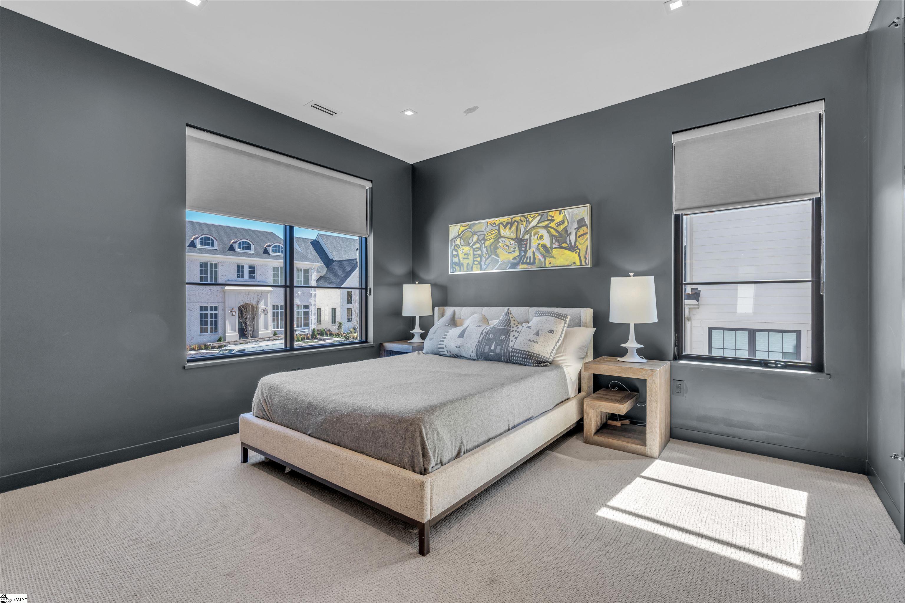 32 Gardenview Avenue