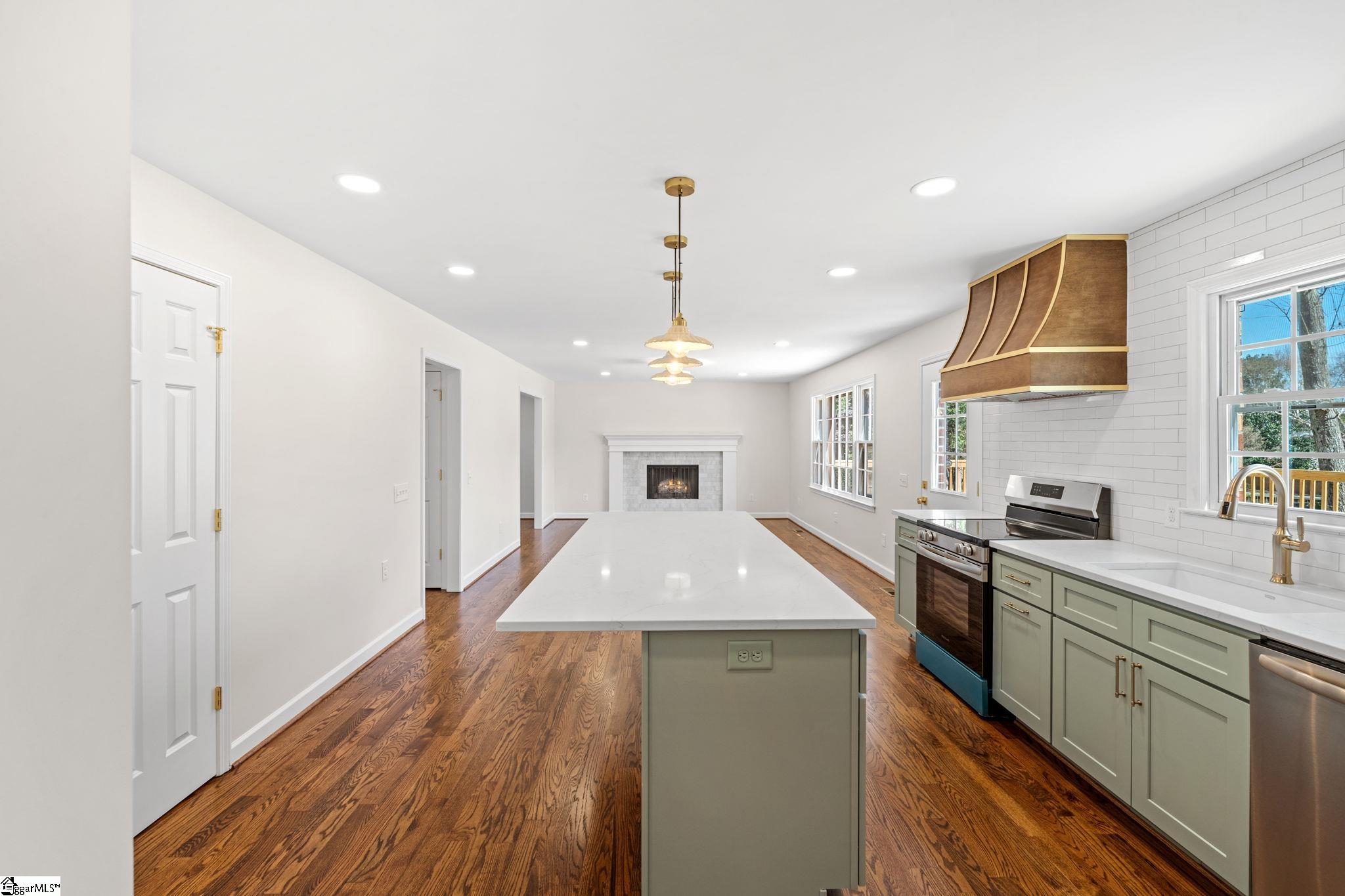 704 Hedgewood Terrace