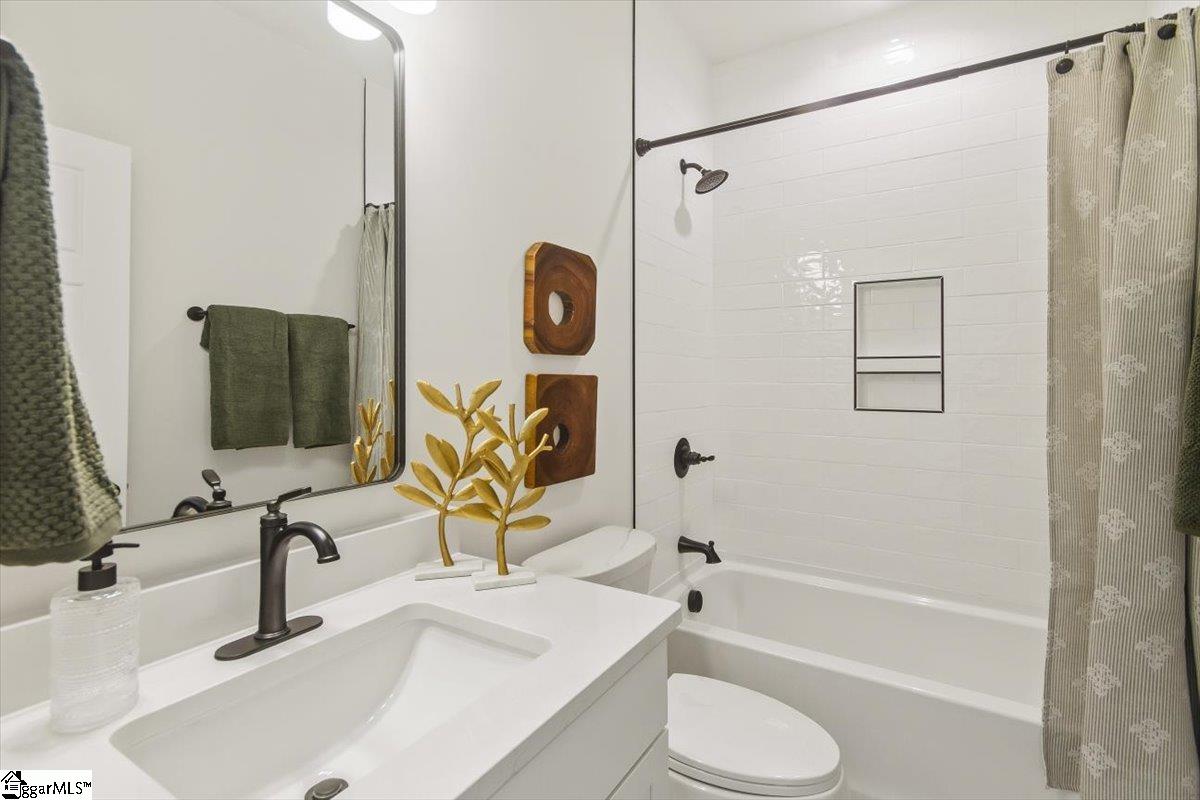 9 Hawthorne Lane Unit 105