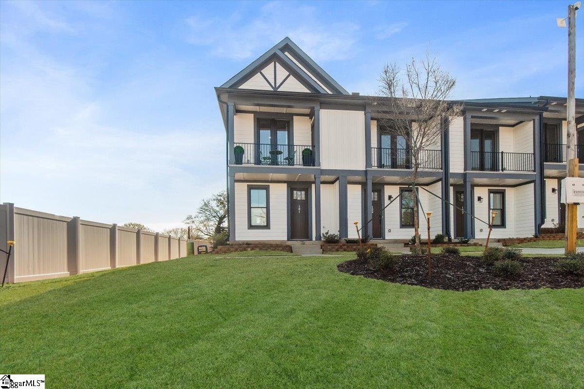 9 Hawthorne Lane Unit 104
