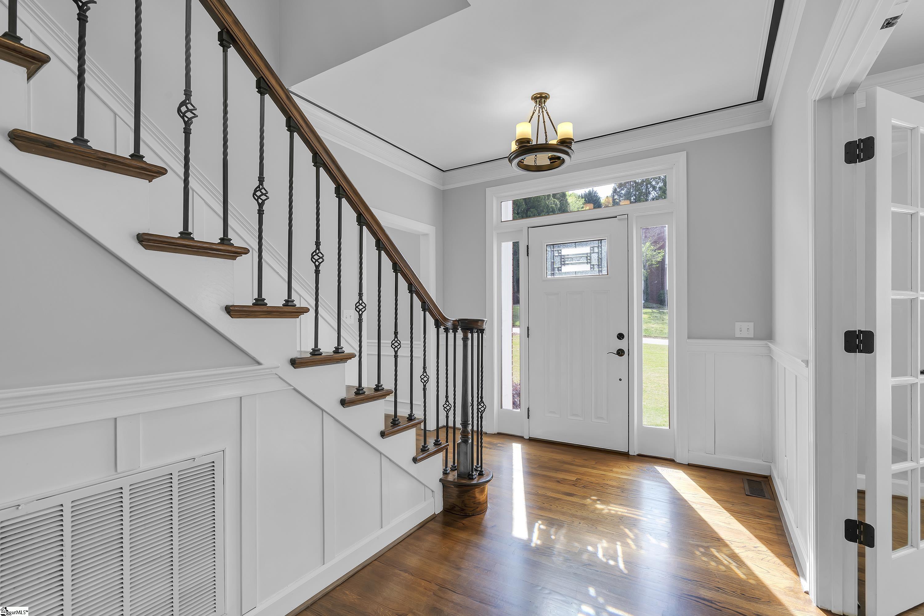 210 Ledgewood Way