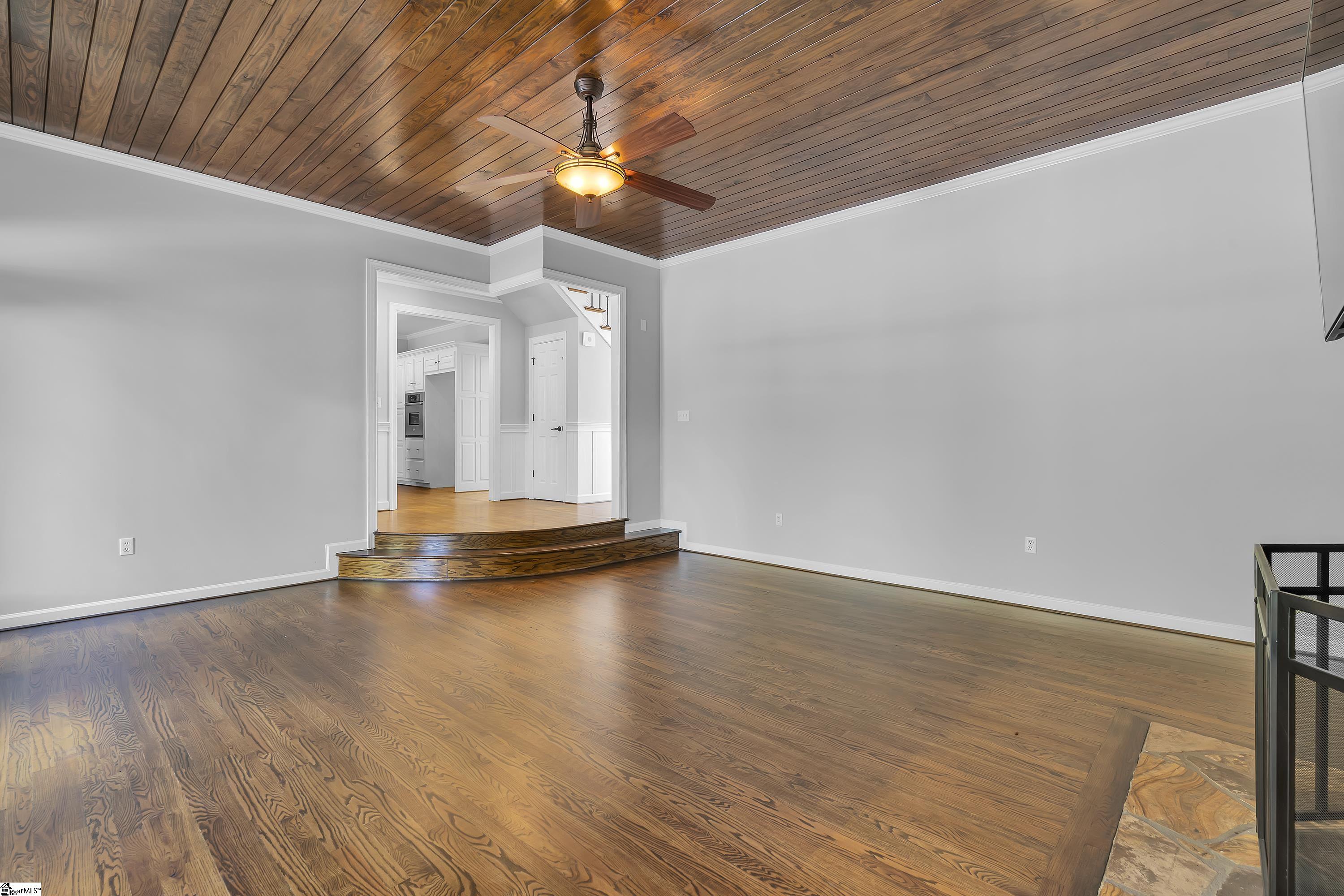 210 Ledgewood Way