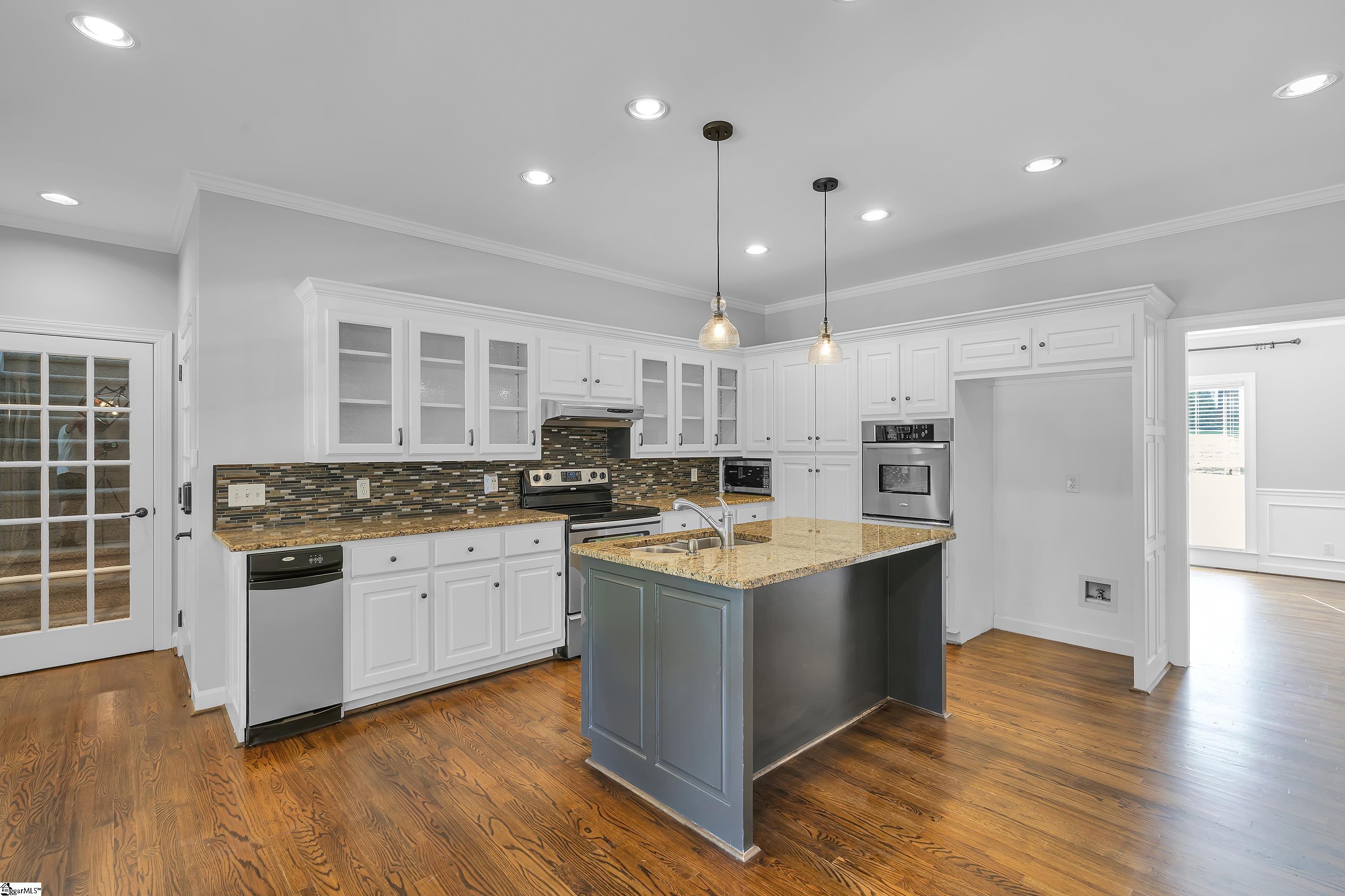 210 Ledgewood Way