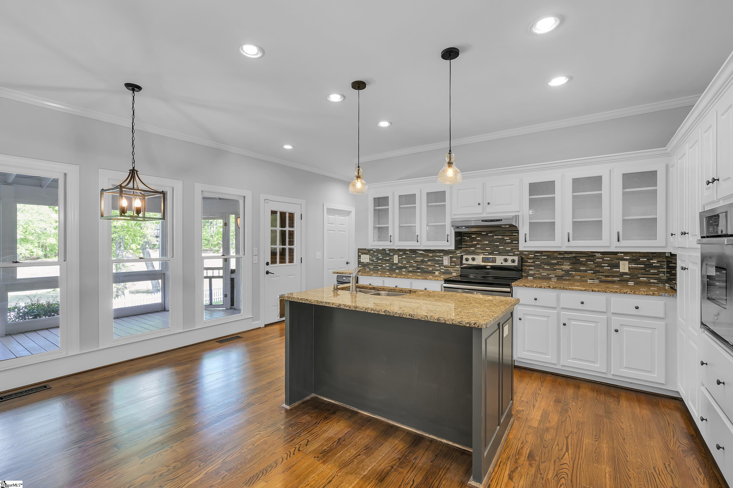 210 Ledgewood Way