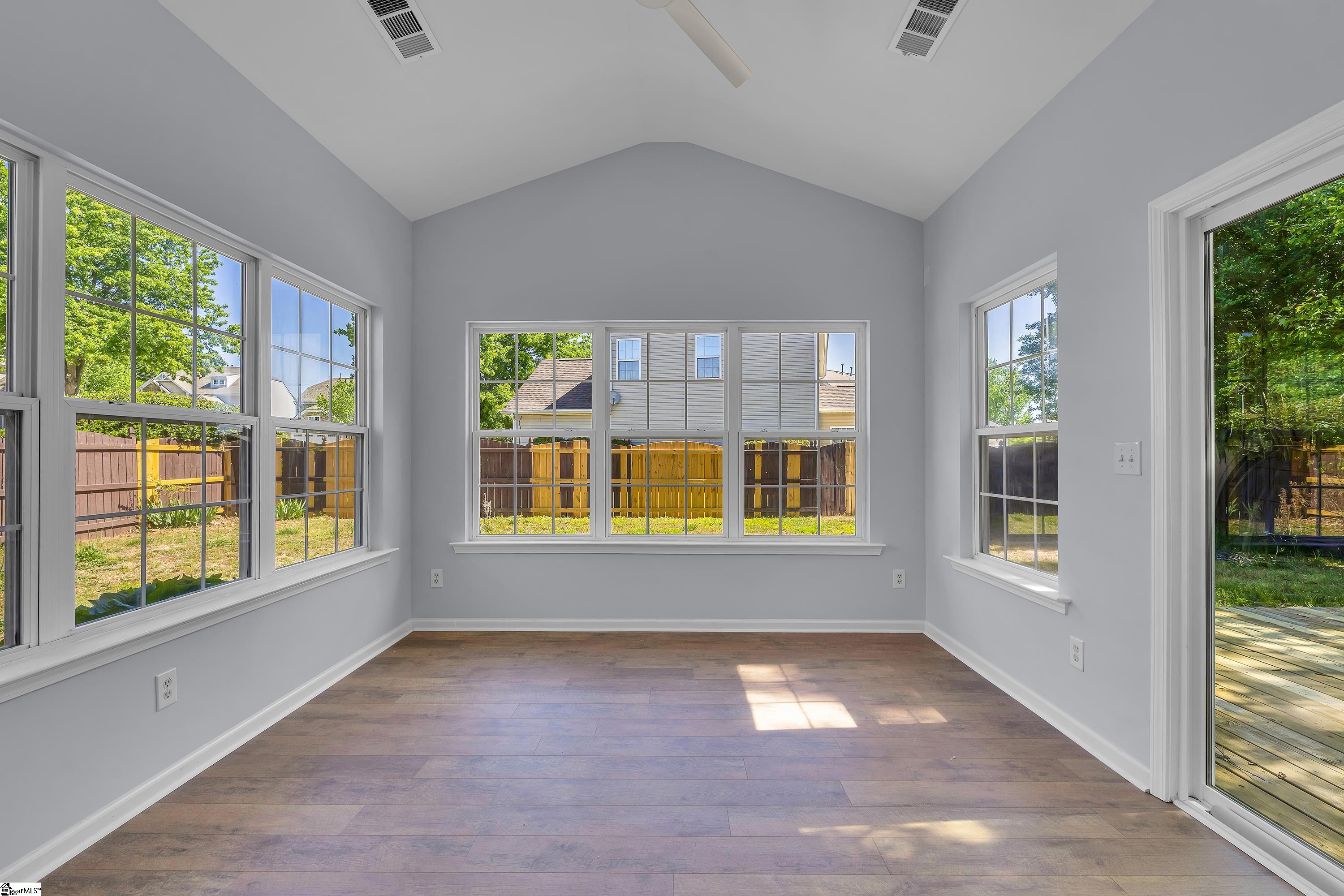 1 Meadowrise Lane
