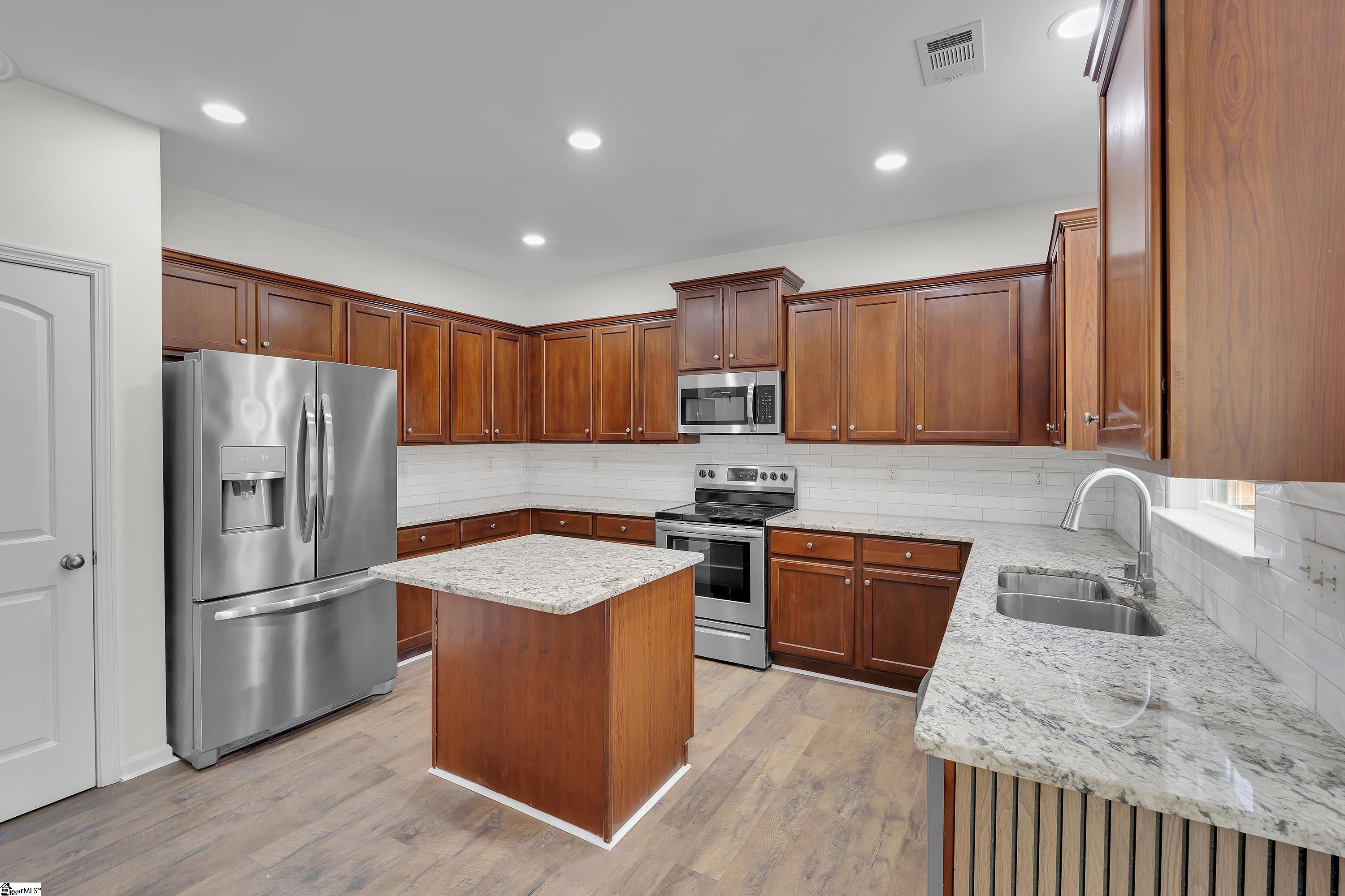 1 Meadowrise Lane