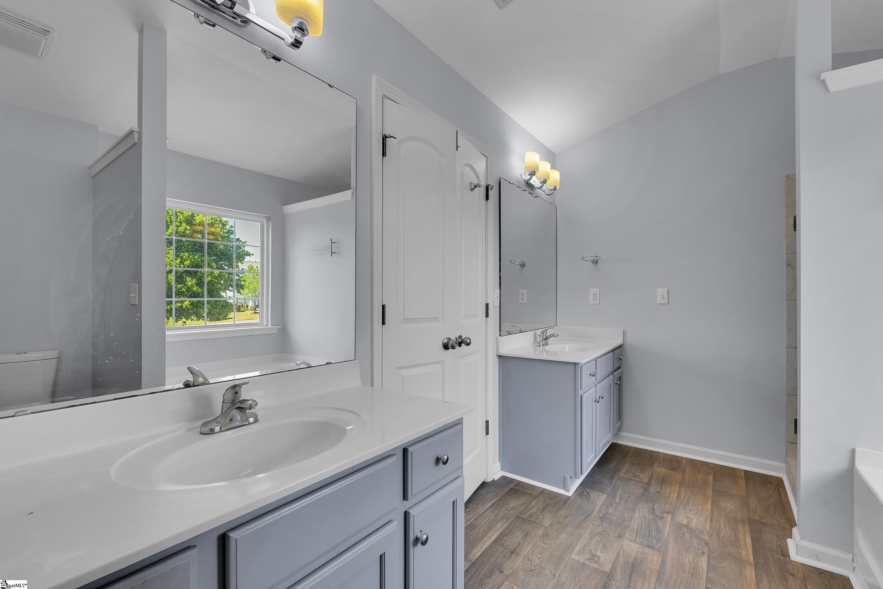 1 Meadowrise Lane