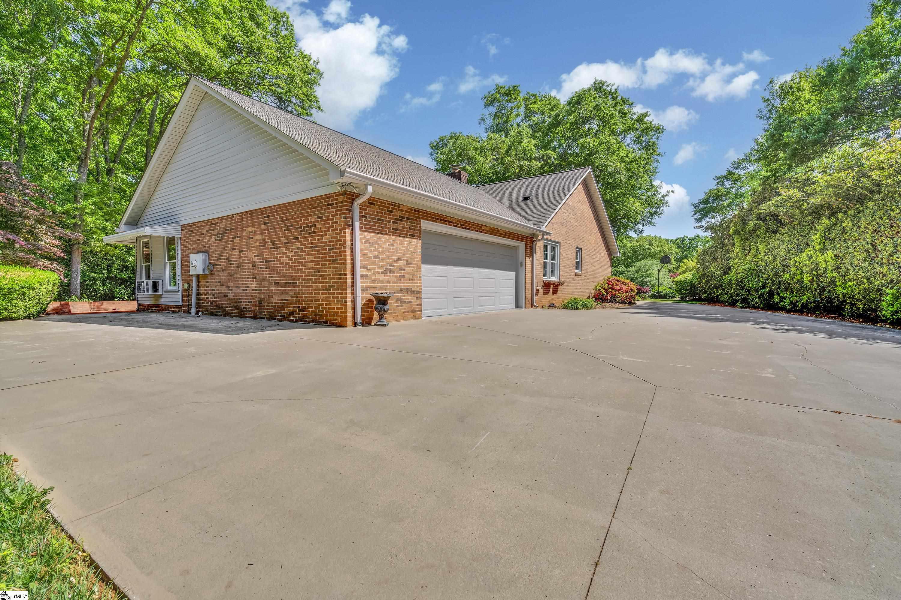 106 N Lady Slipper Lane