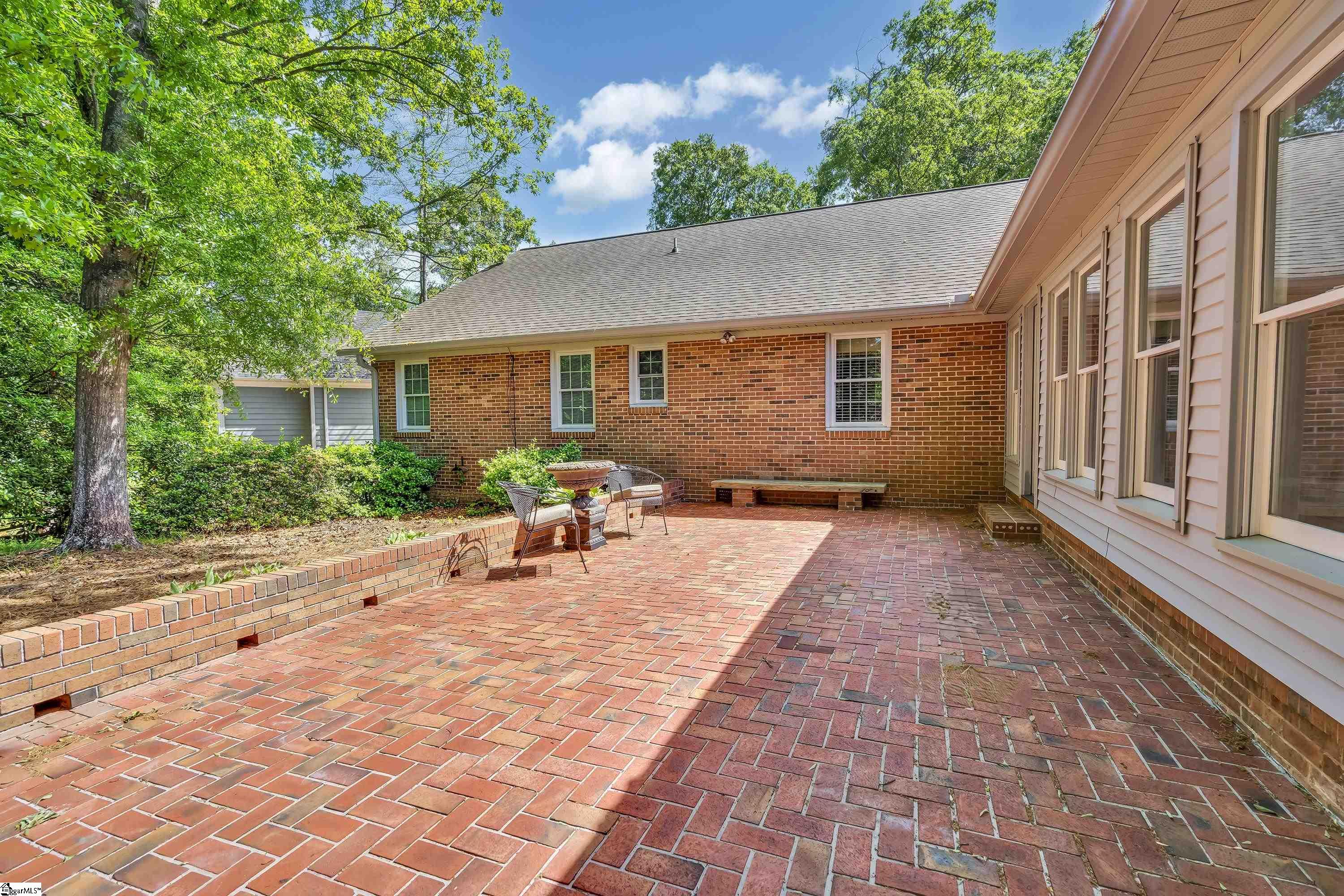 106 N Lady Slipper Lane