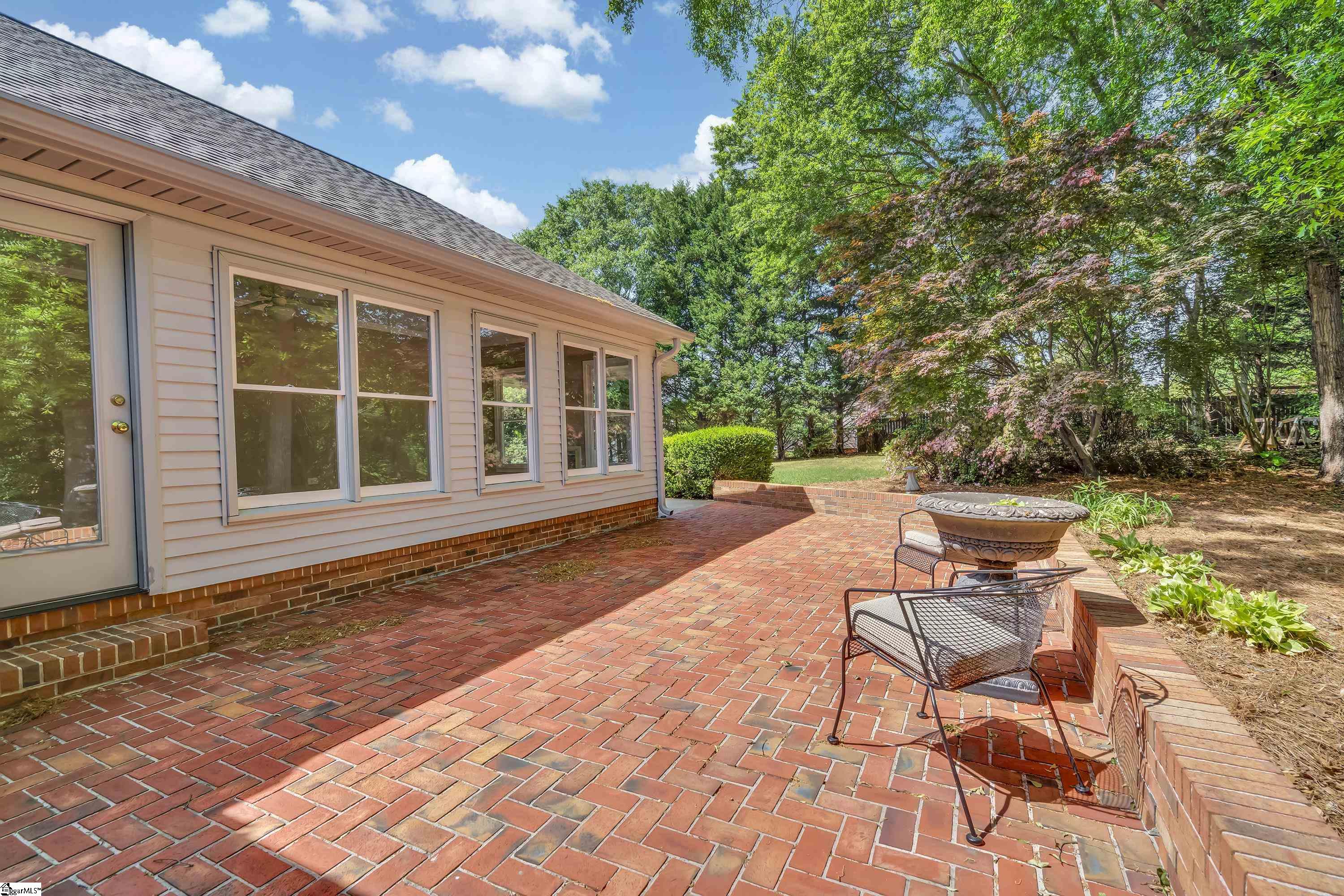 106 N Lady Slipper Lane