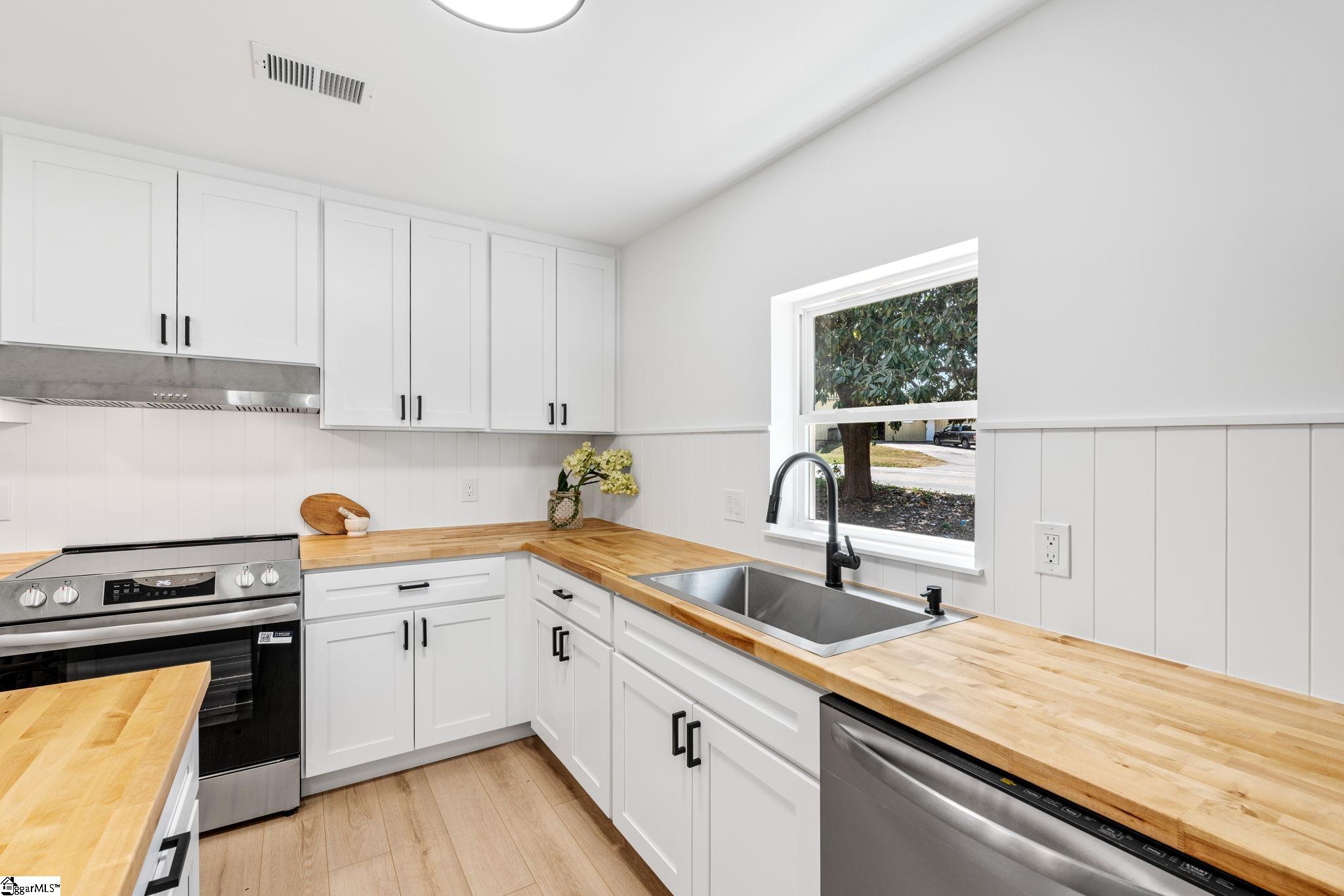 7527 Mapleleaf Drive