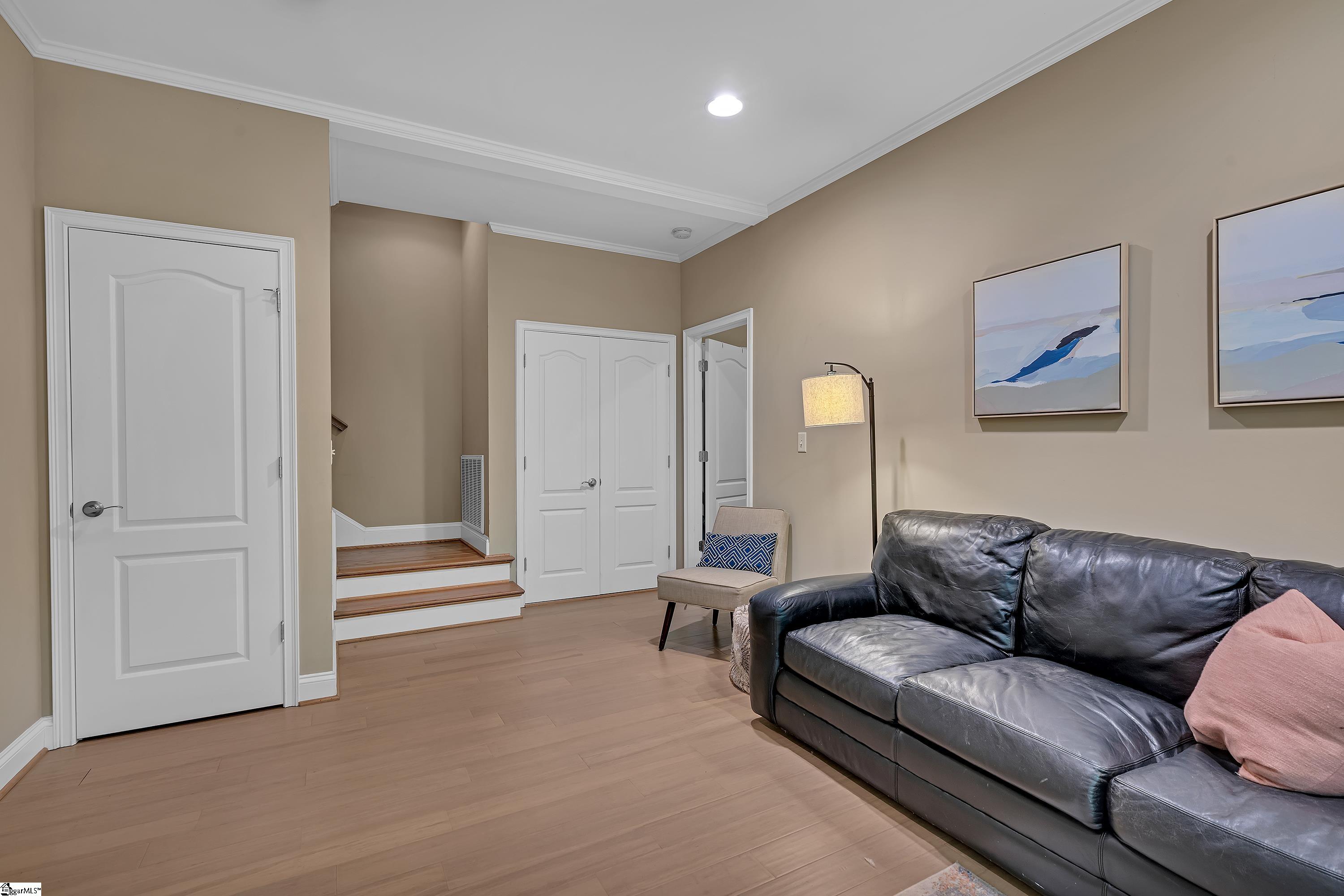 18 B Edge Court