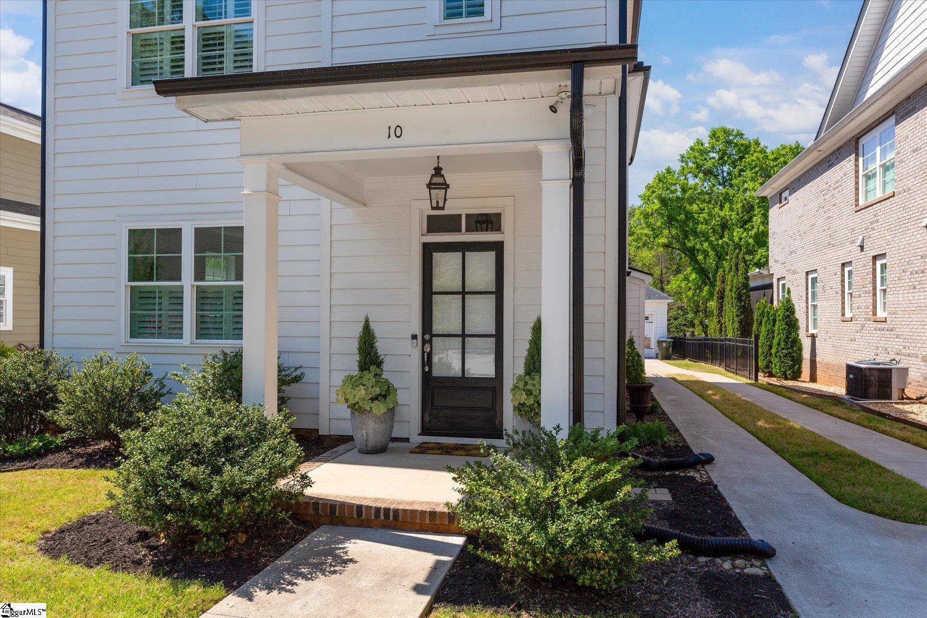 10 Maydell Avenue
